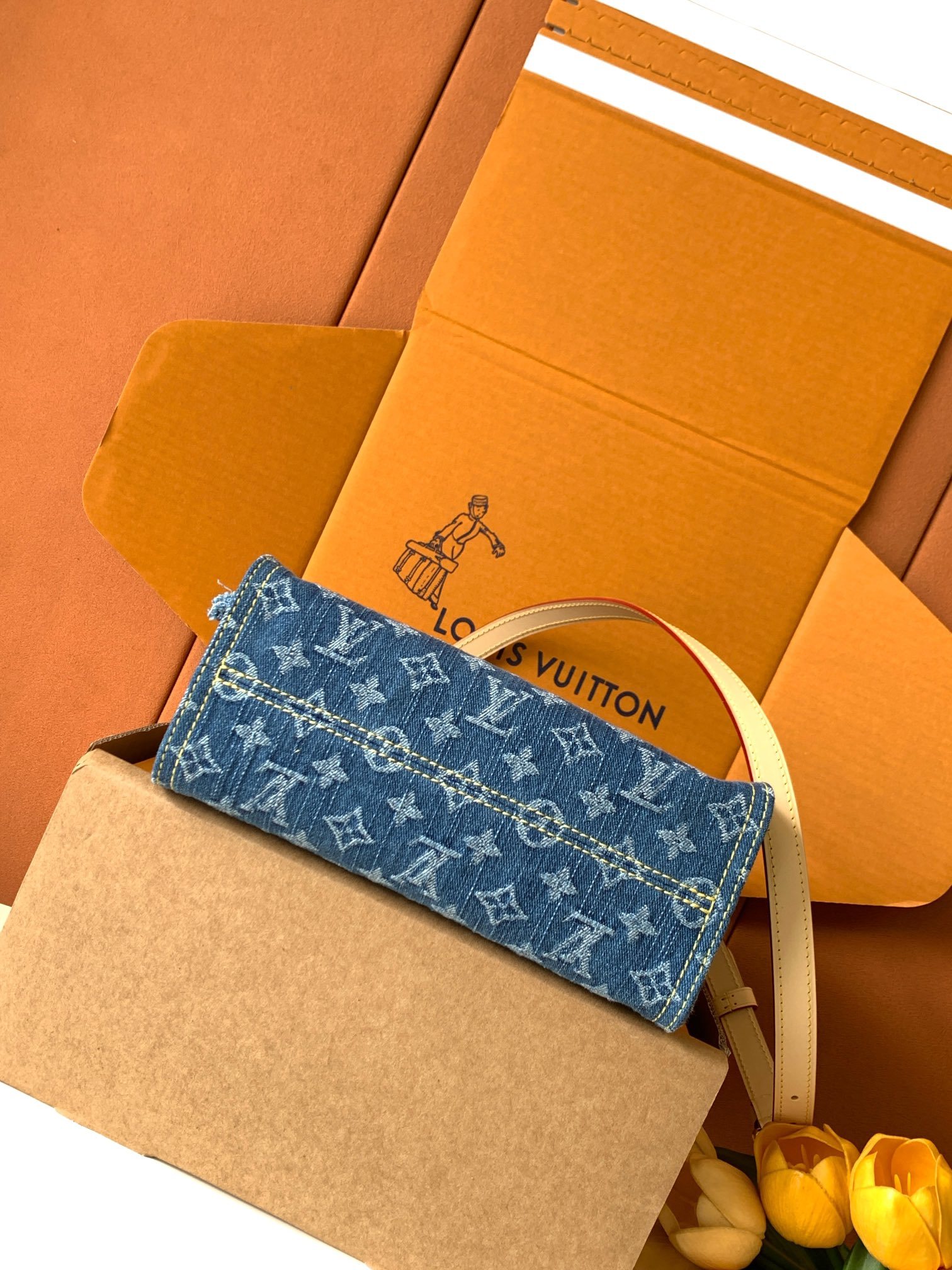 【特级MB牛仔布】ONTHEGO 小号手袋型号:M14633材料:A+级全钢五金,进口高弹面料包装:全套