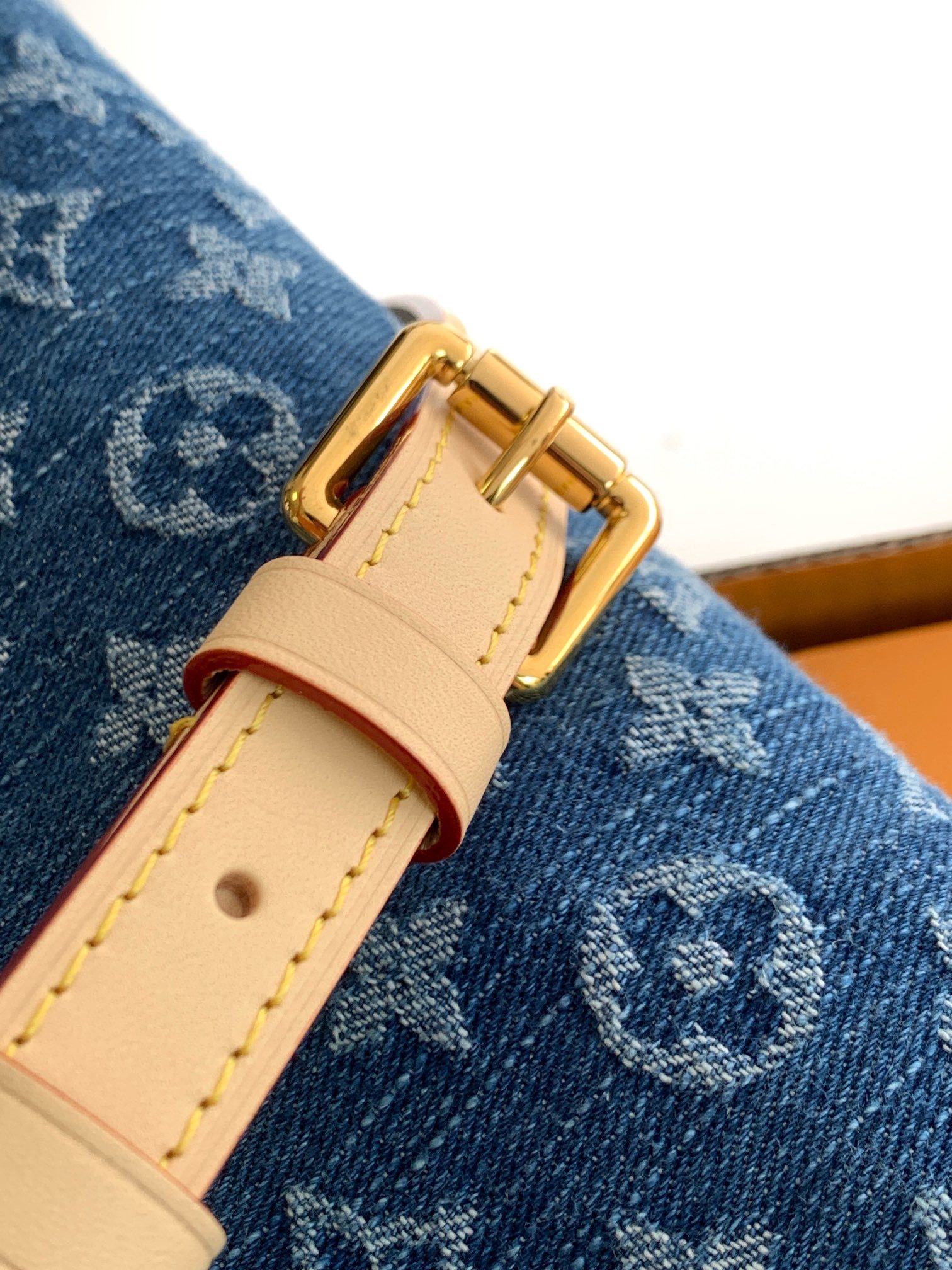 【特级MB牛仔布】ONTHEGO 小号手袋型号:M14633材料:A+级全钢五金,进口高弹面料包装:全套