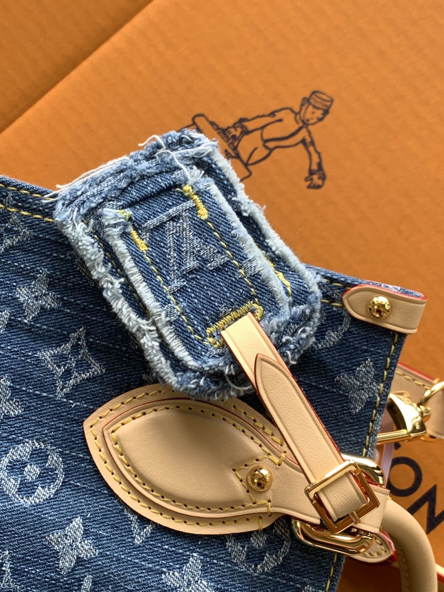 【特级MB牛仔布】ONTHEGO 小号手袋型号:M14633材料:A+级全钢五金,进口高弹面料包装:全套