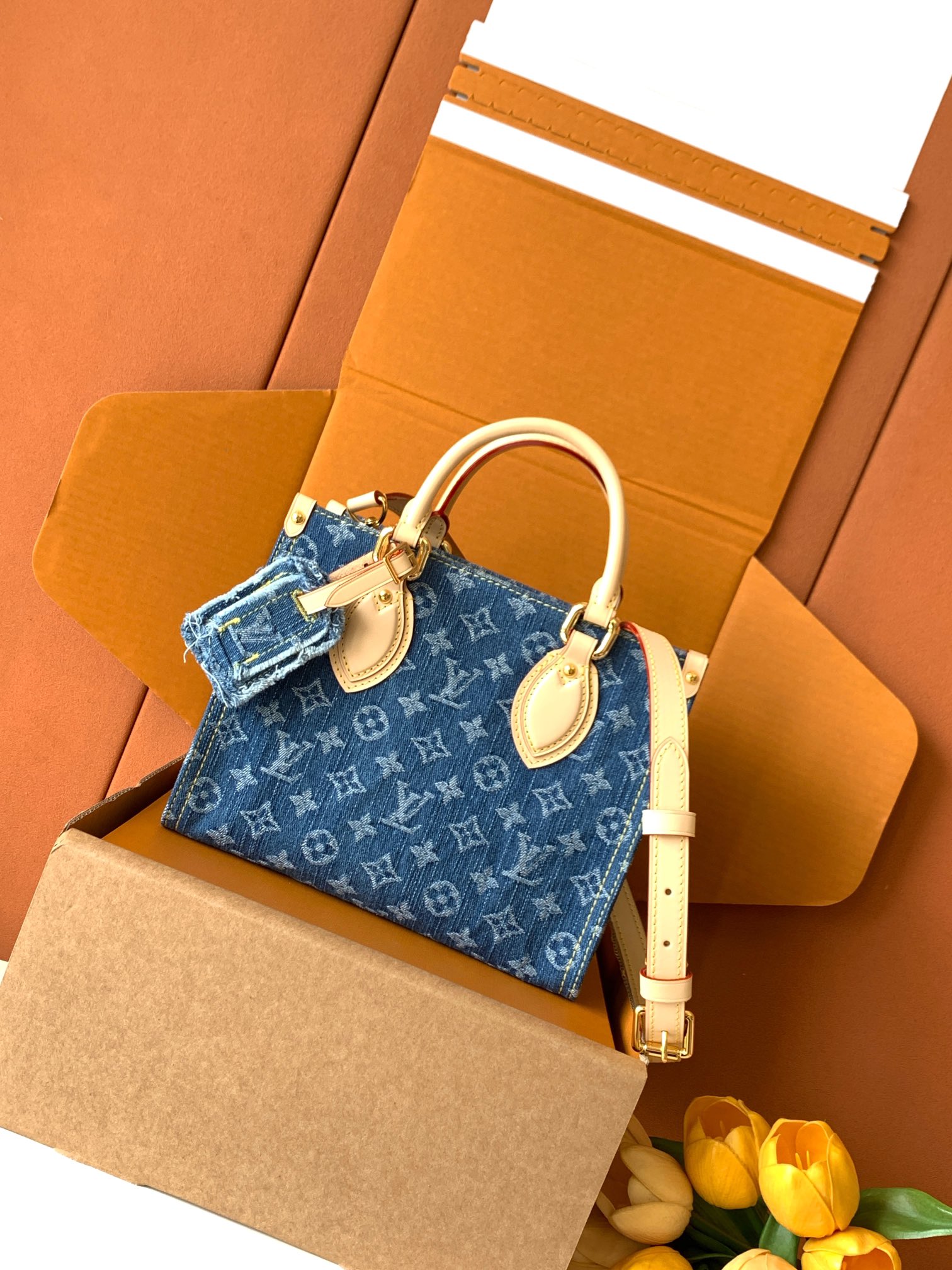 【特级MB牛仔布】ONTHEGO 小号手袋型号：M14633材料：A+级全钢五金，进口高弹面料包装：全套