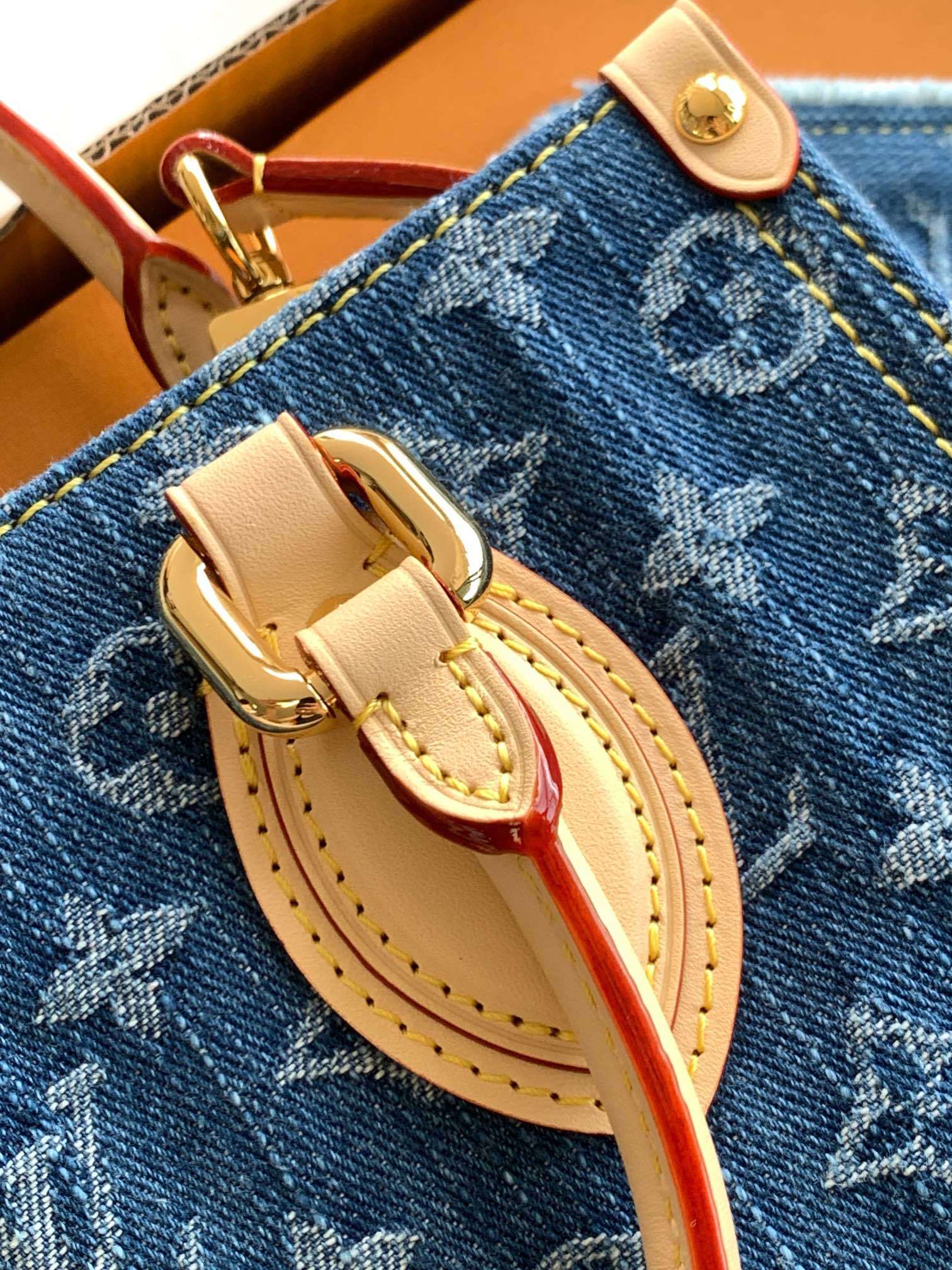 【特级MB牛仔布】ONTHEGO 小号手袋型号:M14633材料:A+级全钢五金,进口高弹面料包装:全套