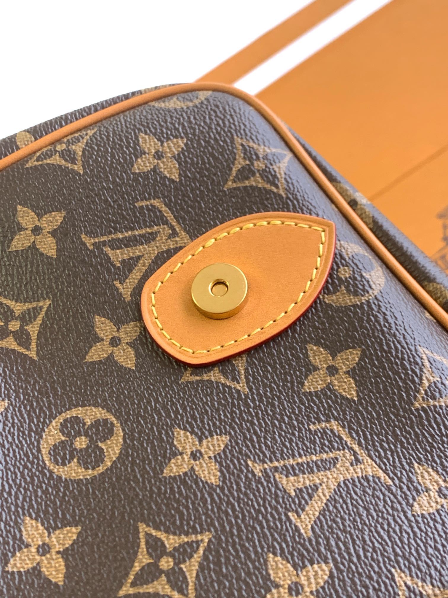 【Satchel 邮差包】特级全钢 M14723 老花/黄皮(复古)向 1990 年代的经典 Gibec