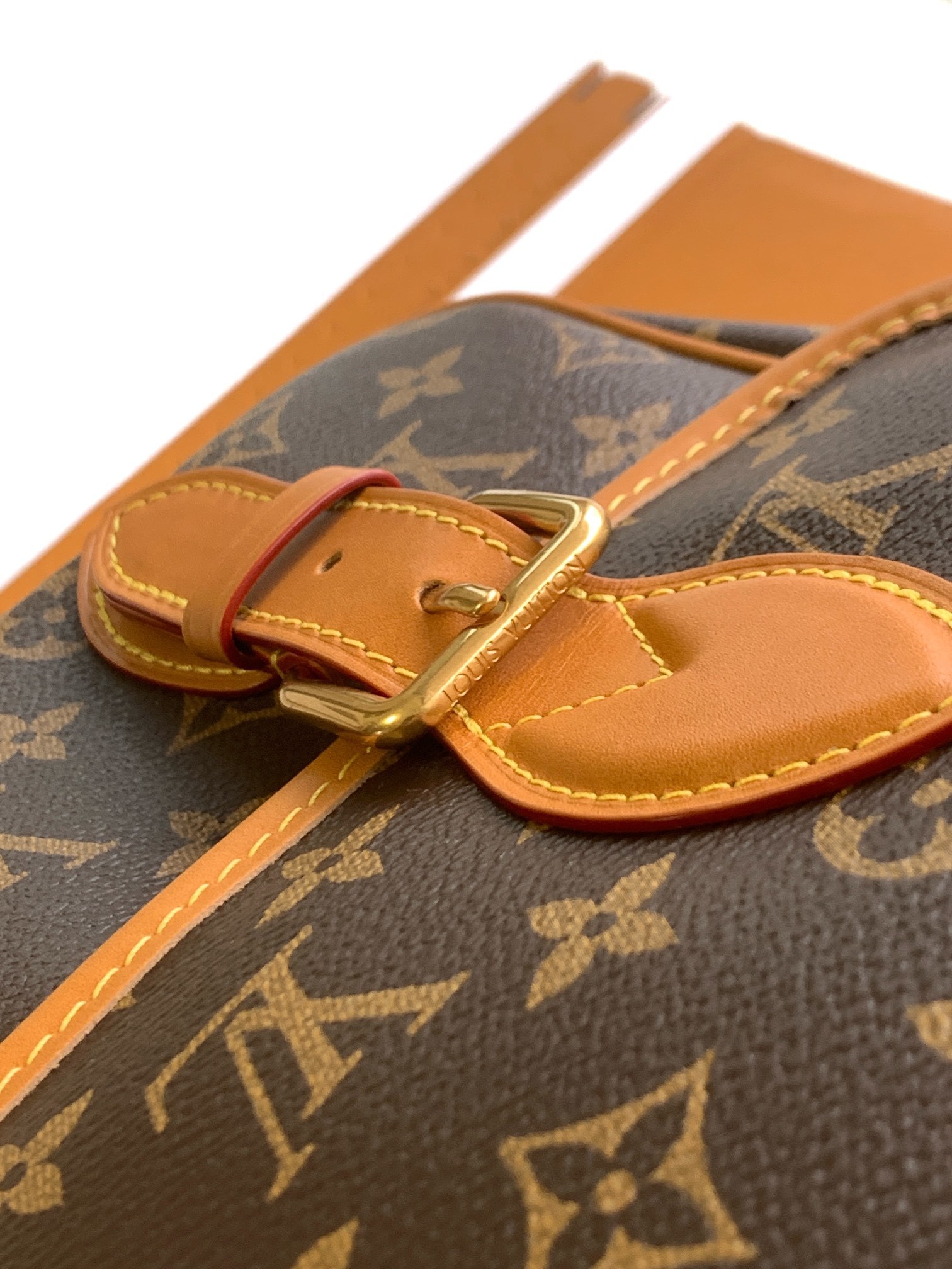 【Satchel 邮差包】特级全钢 M14723 老花/黄皮(复古)向 1990 年代的经典 Gibec