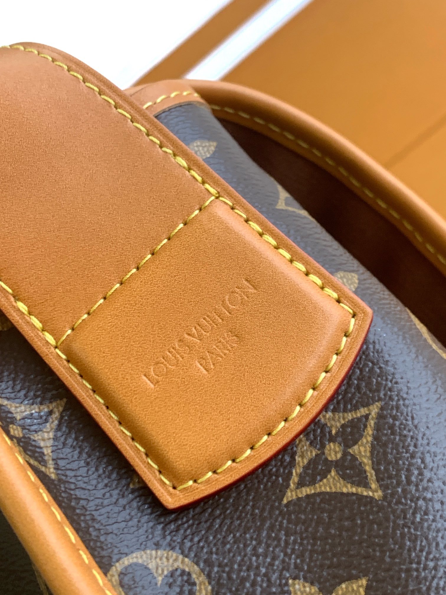 【Satchel 邮差包】特级全钢 M14723 老花/黄皮(复古)向 1990 年代的经典 Gibec