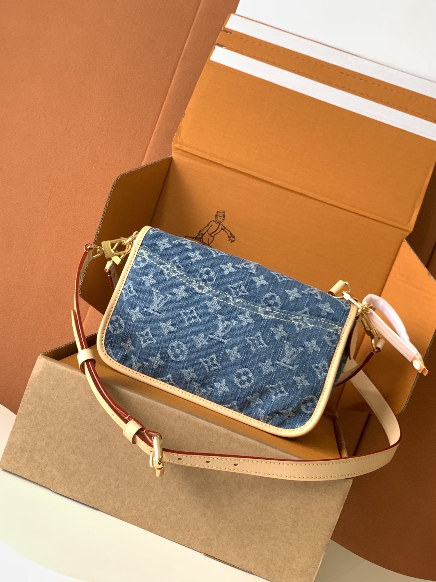 【特级MB163c芯片版原厂皮】本款 Diane 手袋型号:M13070材料:A级全钢五金,进口原厂帆布