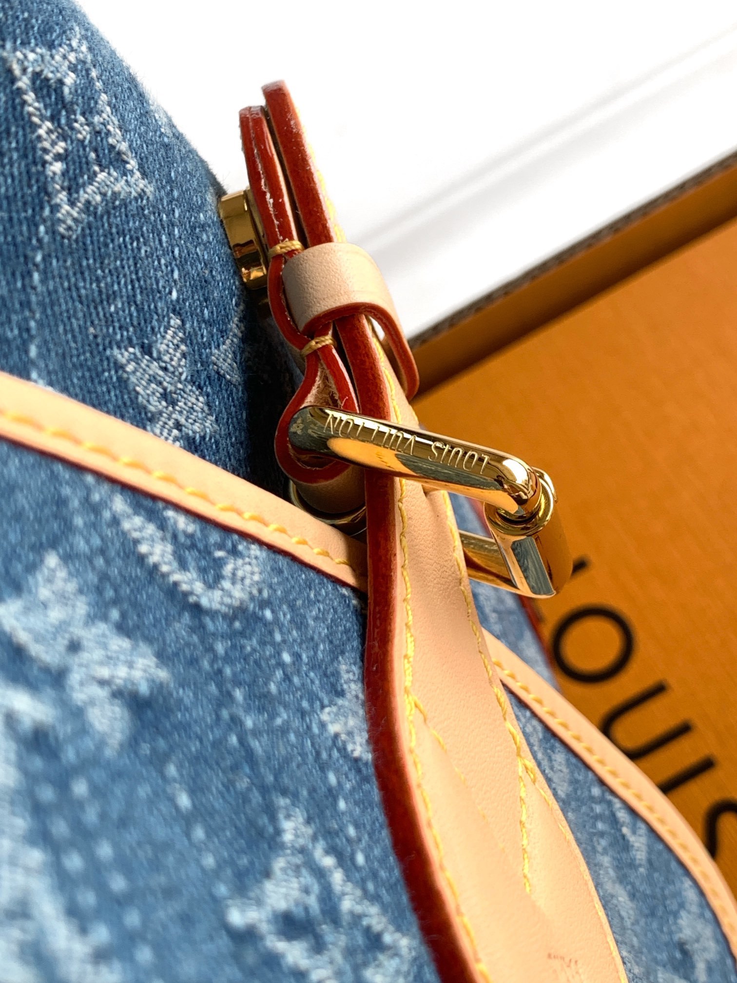 【特级MB163c芯片版原厂皮】本款 Diane 手袋型号:M13070材料:A级全钢五金,进口原厂帆布