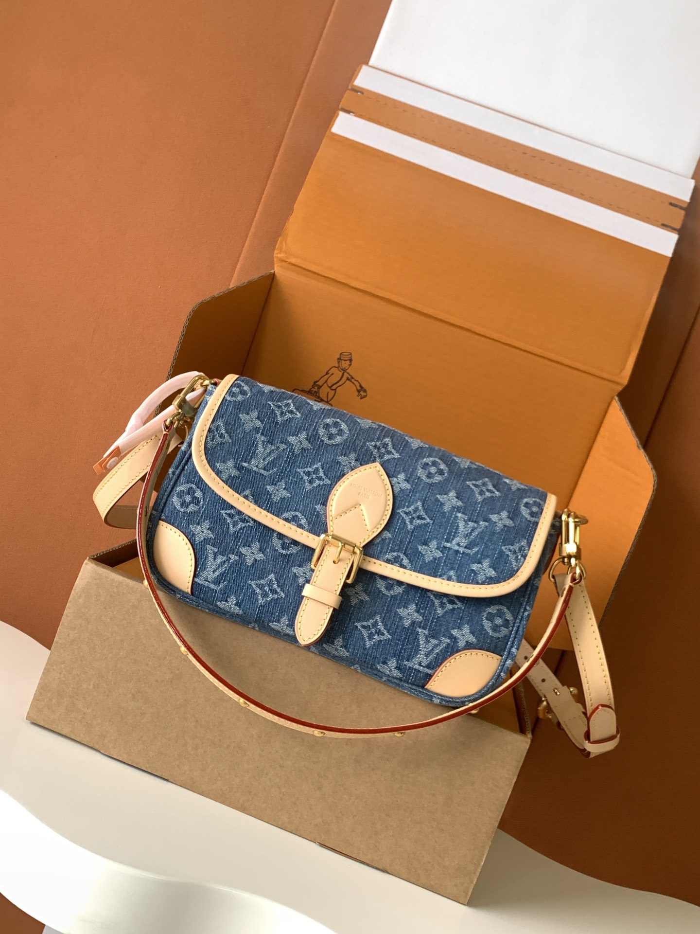 【特级MB163c芯片版原厂皮】本款 Diane 手袋型号：M13070材料：A级全钢五金，进口原厂帆布