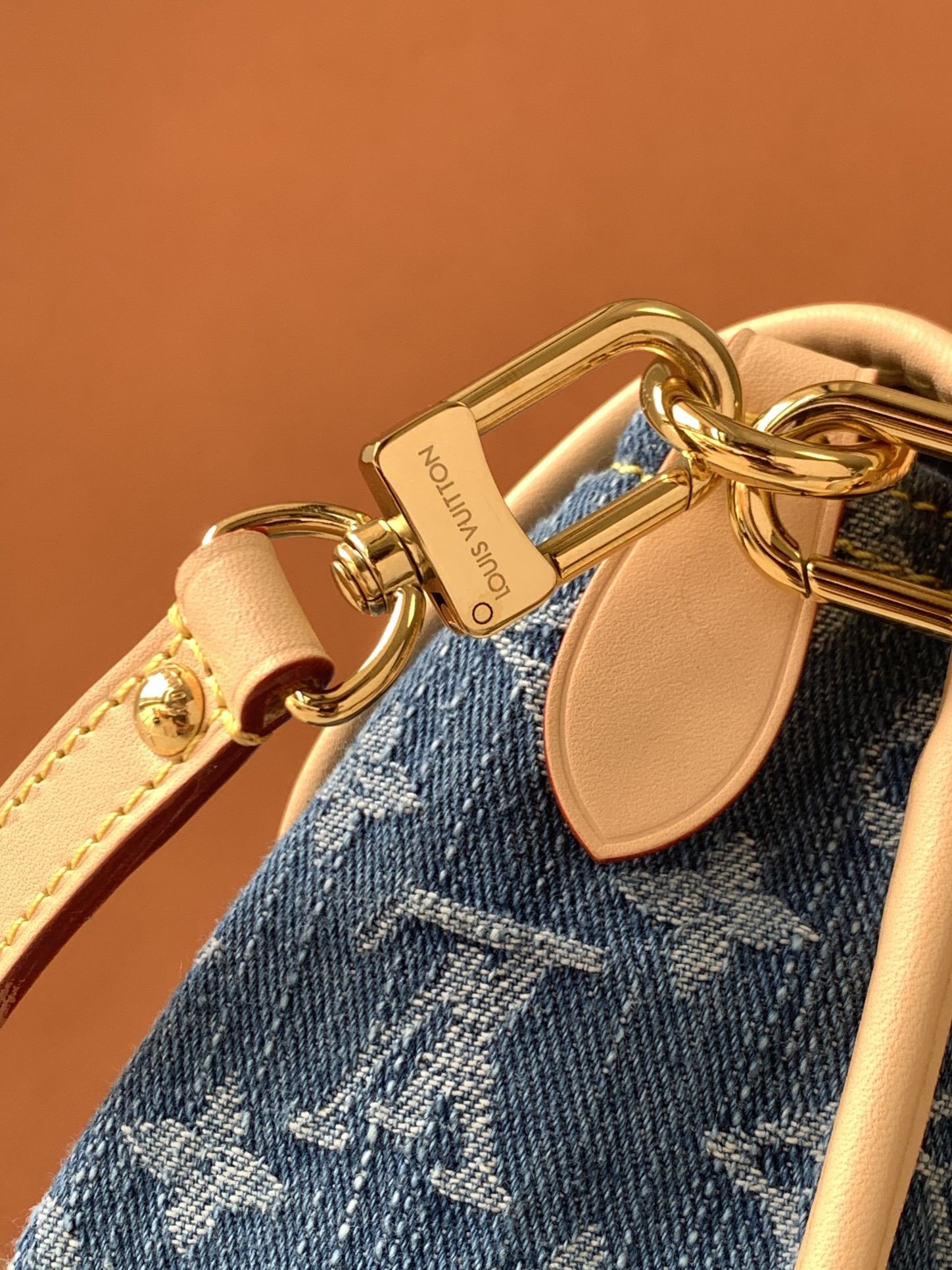 【特级MB163c芯片版原厂皮】本款 Diane 手袋型号:M13070材料:A级全钢五金,进口原厂帆布