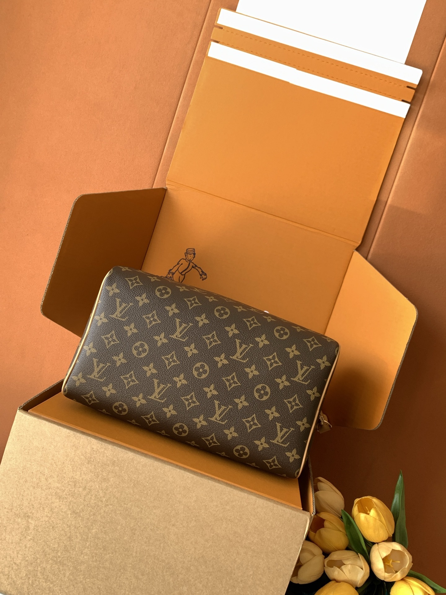 【特级MB163c芯片版 M15107 】本款 Speedy Soft 30 Lucky 手袋为 Mon