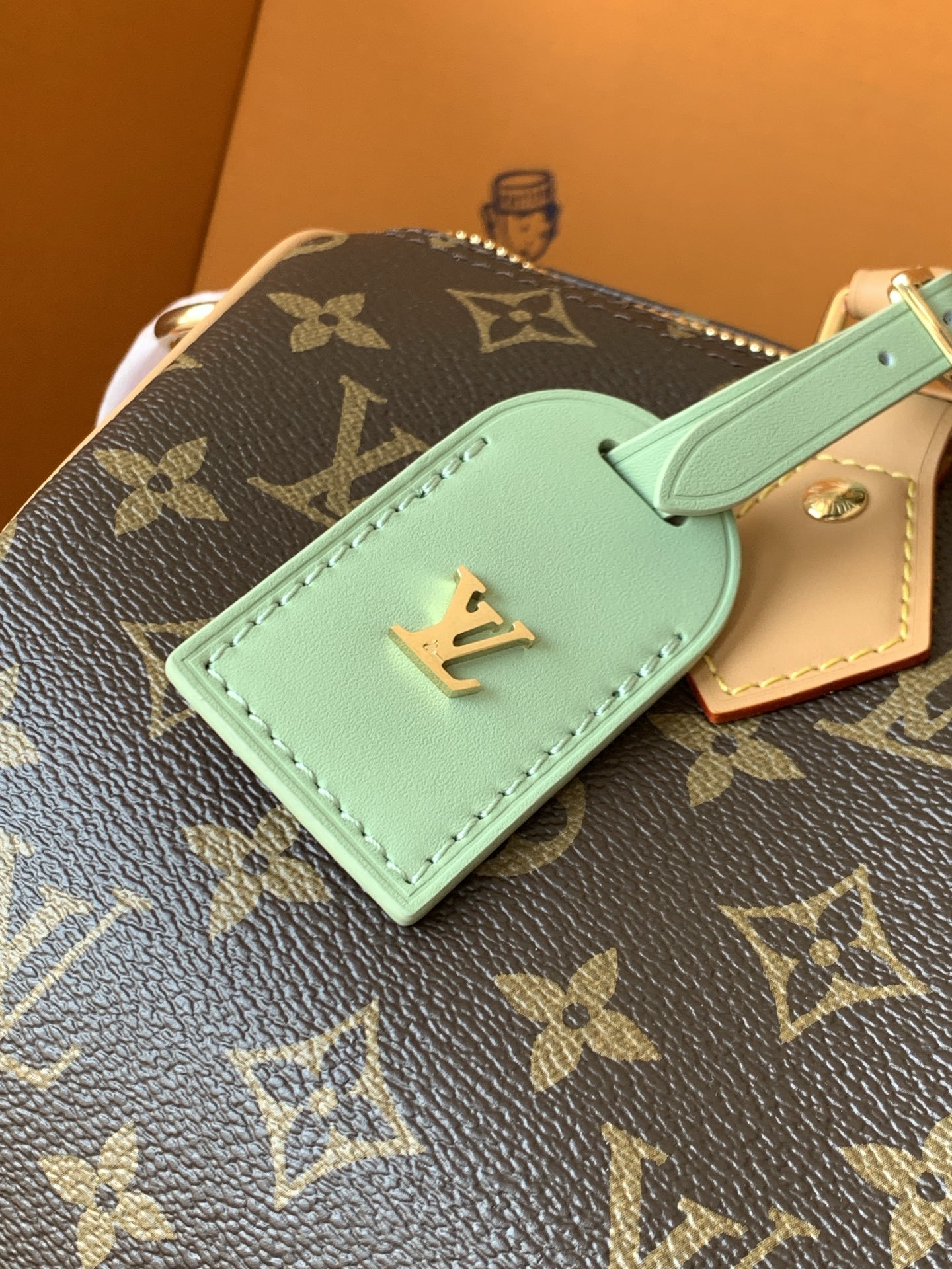 【特级MB163c芯片版 M15107 】本款 Speedy Soft 30 Lucky 手袋为 Mon