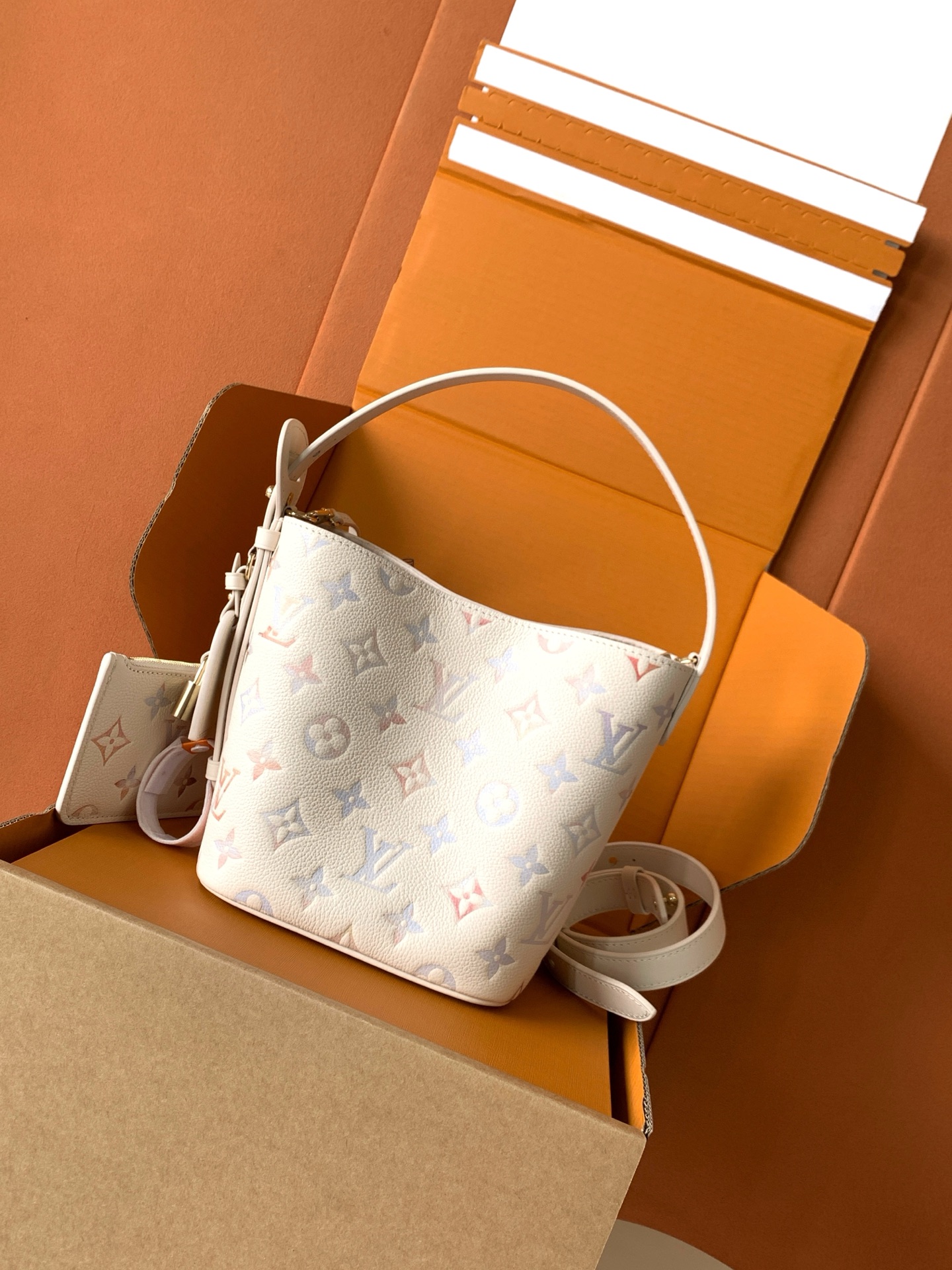 【特级MB163c芯片版原厂皮】ALL IN BB 手袋 水桶包型号：M25673材料：A级全钢五金，进