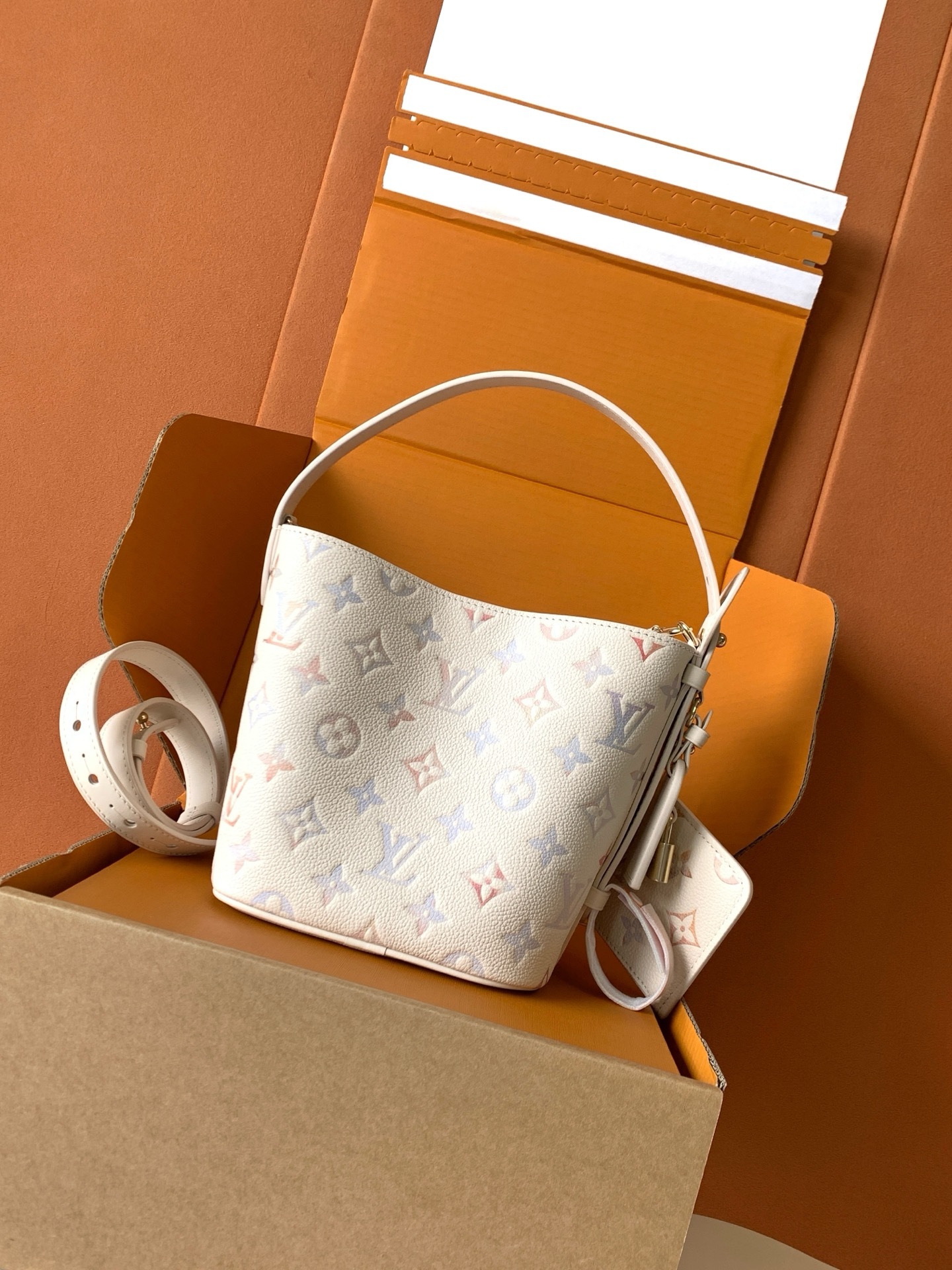 【特级MB163c芯片版原厂皮】ALL IN BB 手袋 水桶包型号:M25673材料:A级全钢五金,进