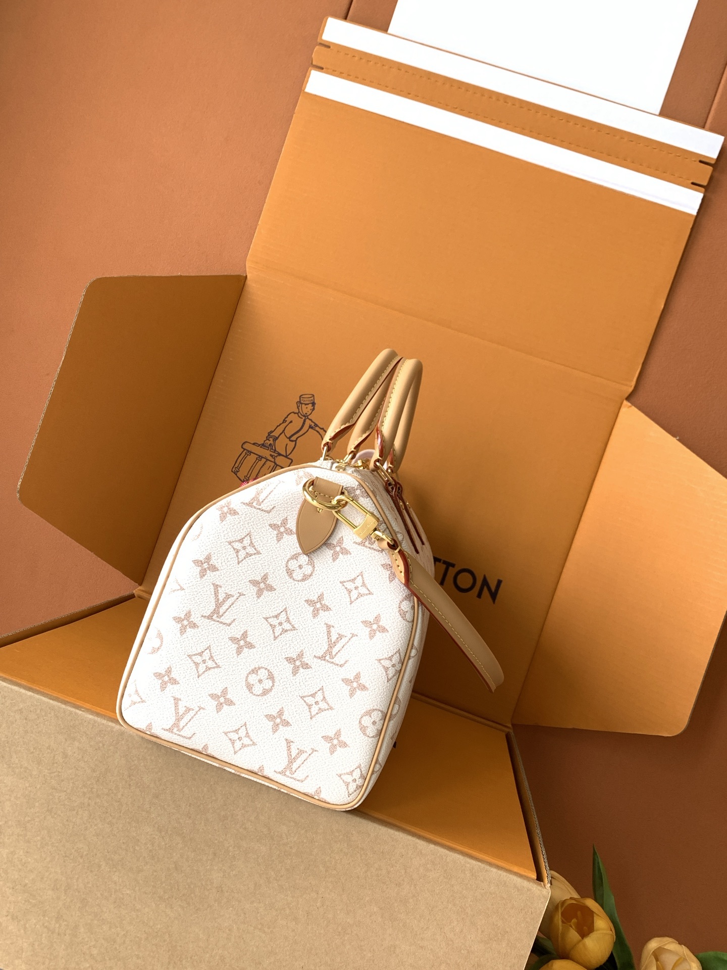 【特级MB163c芯片版M15108沙丘色】本款 Speedy Soft 30 Lucky 手袋为 Mo