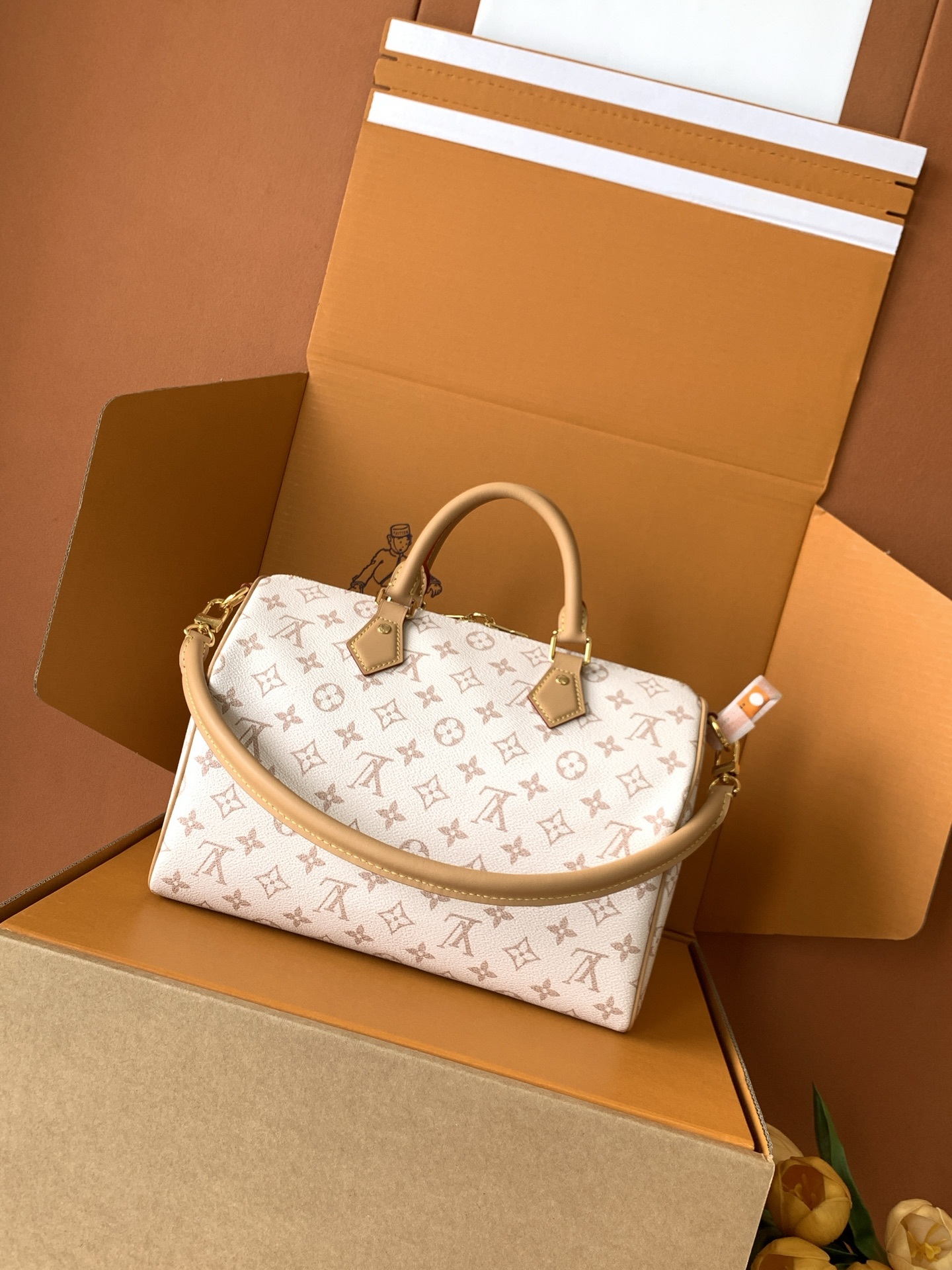 【特级MB163c芯片版M15108沙丘色】本款 Speedy Soft 30 Lucky 手袋为 Mo