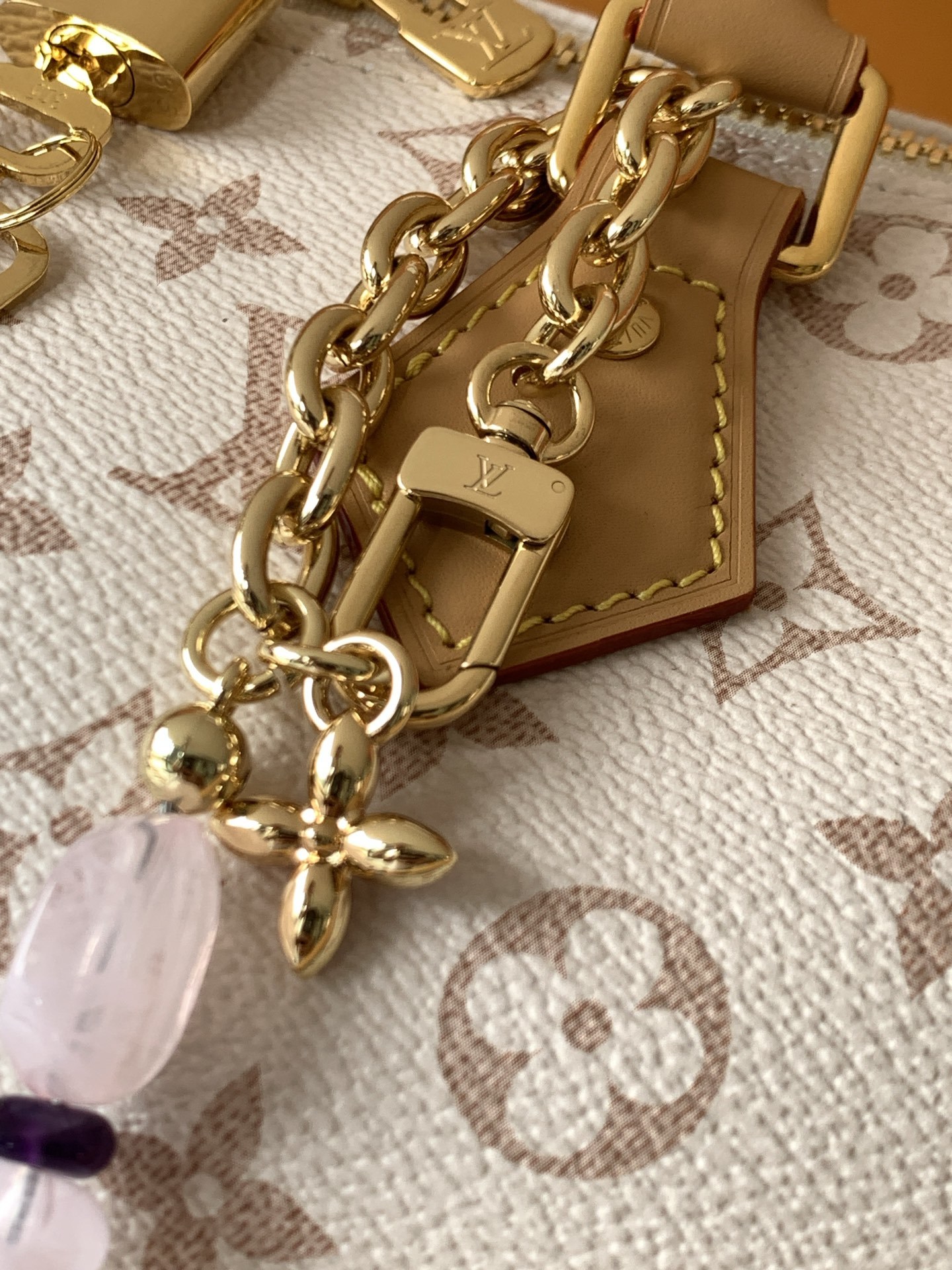 【特级MB163c芯片版M15108沙丘色】本款 Speedy Soft 30 Lucky 手袋为 Mo