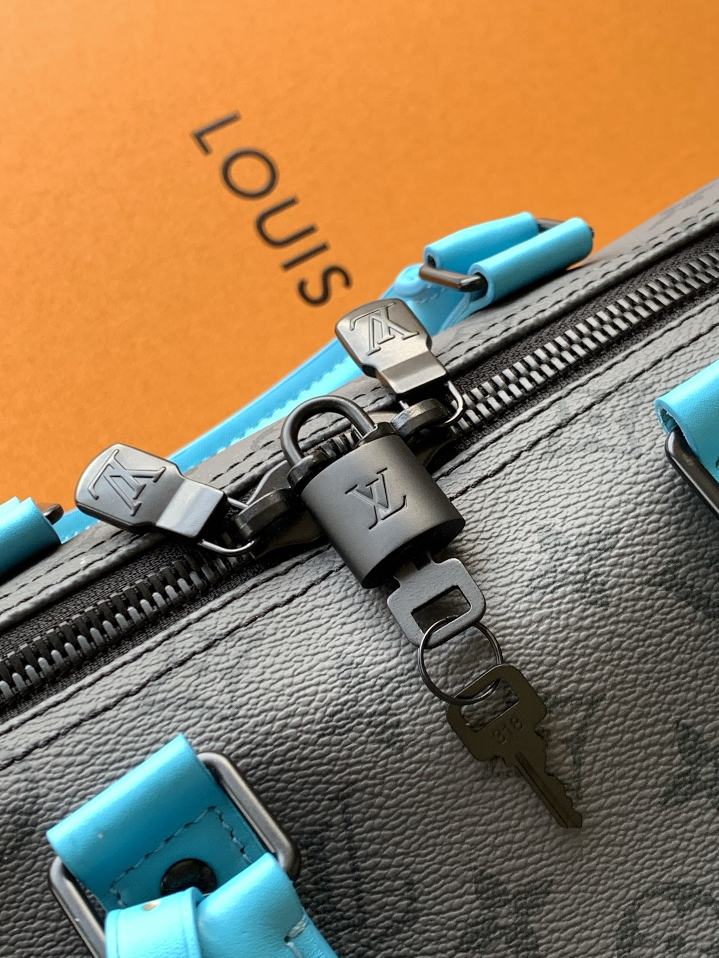 M11481 特级全钢 正品开发 原厂皮 芯片版 配全套专柜包装 本款 Keepall Bandouli