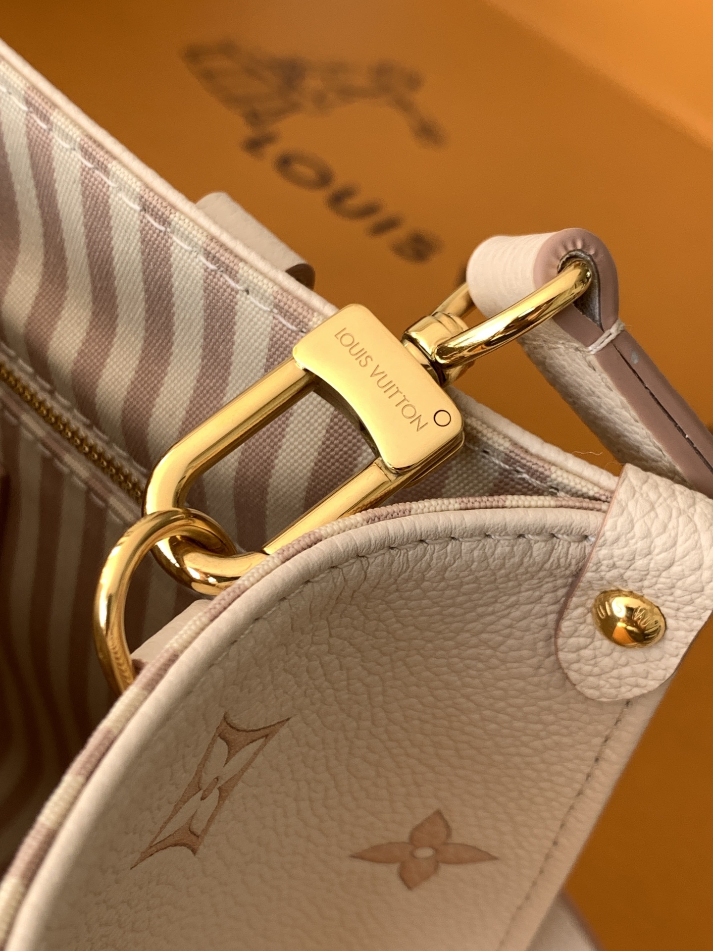 【特级MB163c芯片版原厂皮】ONTHEGO 小号手袋型号:M14403白色材料:A级全钢五金,进口原