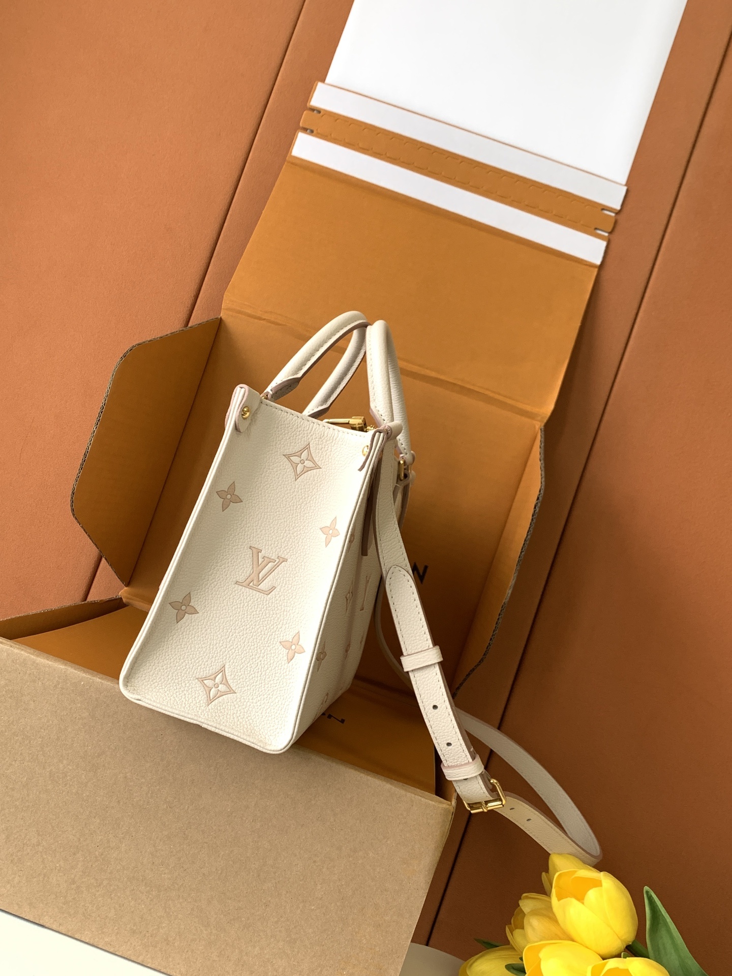 【特级MB163c芯片版原厂皮】ONTHEGO 小号手袋型号:M14403白色材料:A级全钢五金,进口原