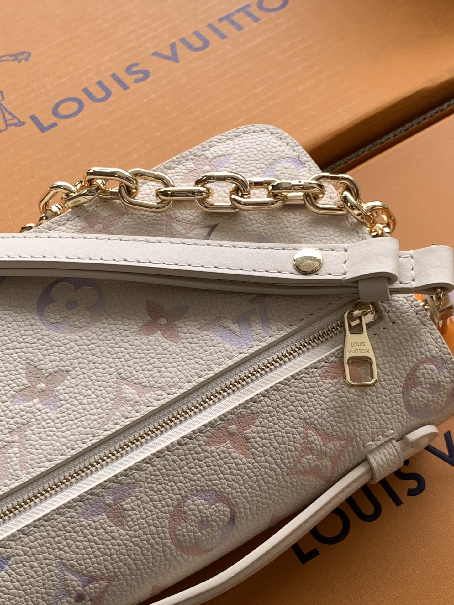 【特级MB163c芯片版原厂皮】POCHETTE MÉTIS EAST WEST 手袋型号:M25682