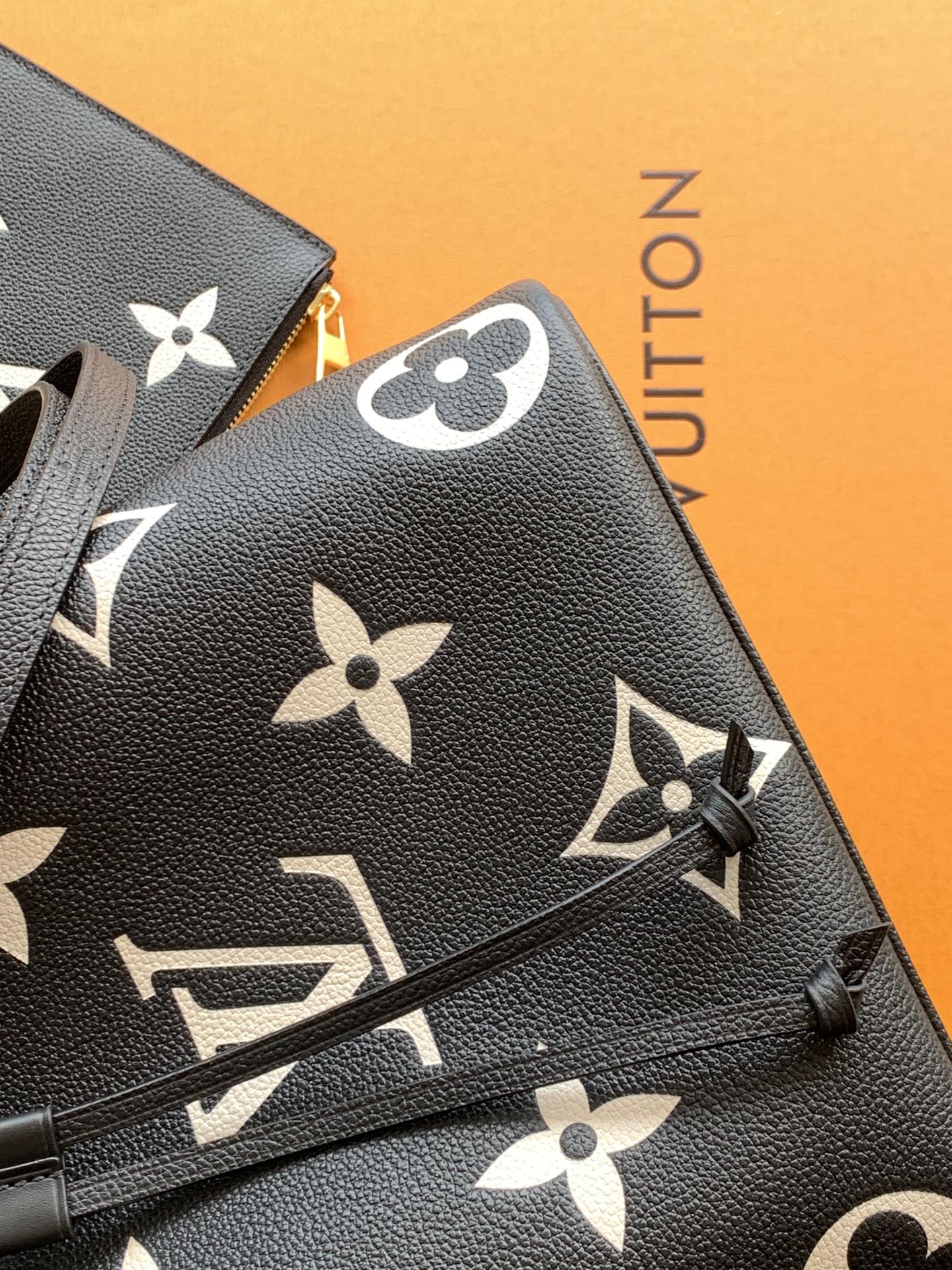 💰1160【特级MB芯片版原厂皮】
NÉONOÉ 中号手袋
型号：M45497黑色
材料：A级全钢五金，进口原厂面料
包装：全套原厂免税MB包装
尺寸：26x26x17.5cm