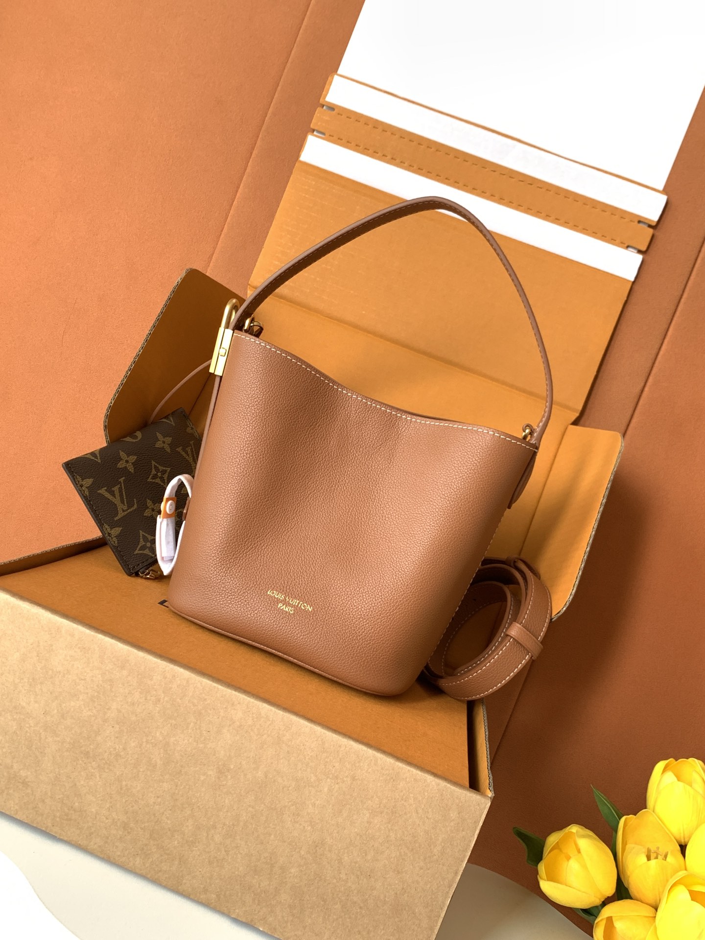 【特级MB163c芯片版原厂皮】LOW KEY ALL IN BB 手袋型号：M14416焦糖色材料：A