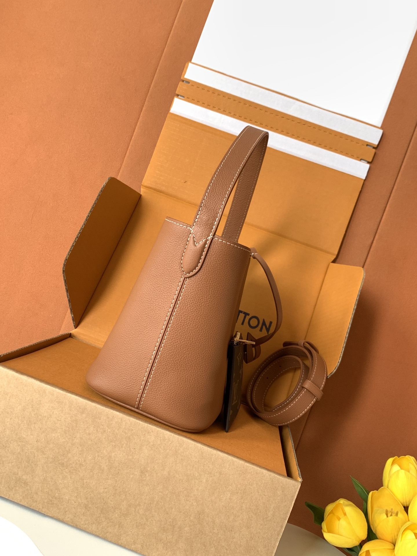 【特级MB163c芯片版原厂皮】LOW KEY ALL IN BB 手袋型号:M14416焦糖色材料:A