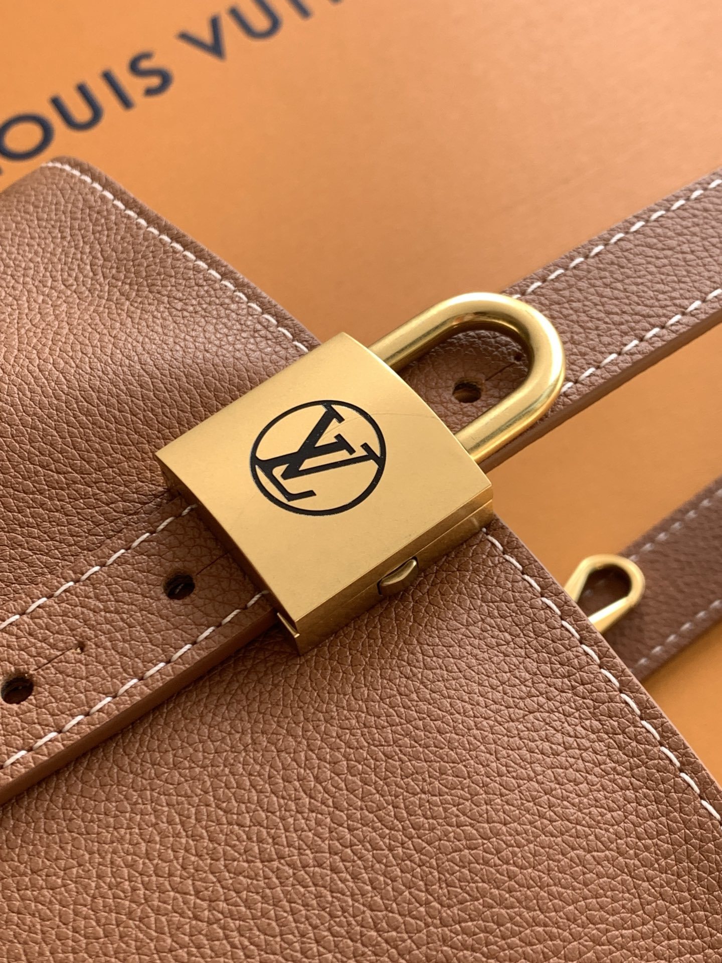 【特级MB163c芯片版原厂皮】LOW KEY ALL IN BB 手袋型号:M14416焦糖色材料:A