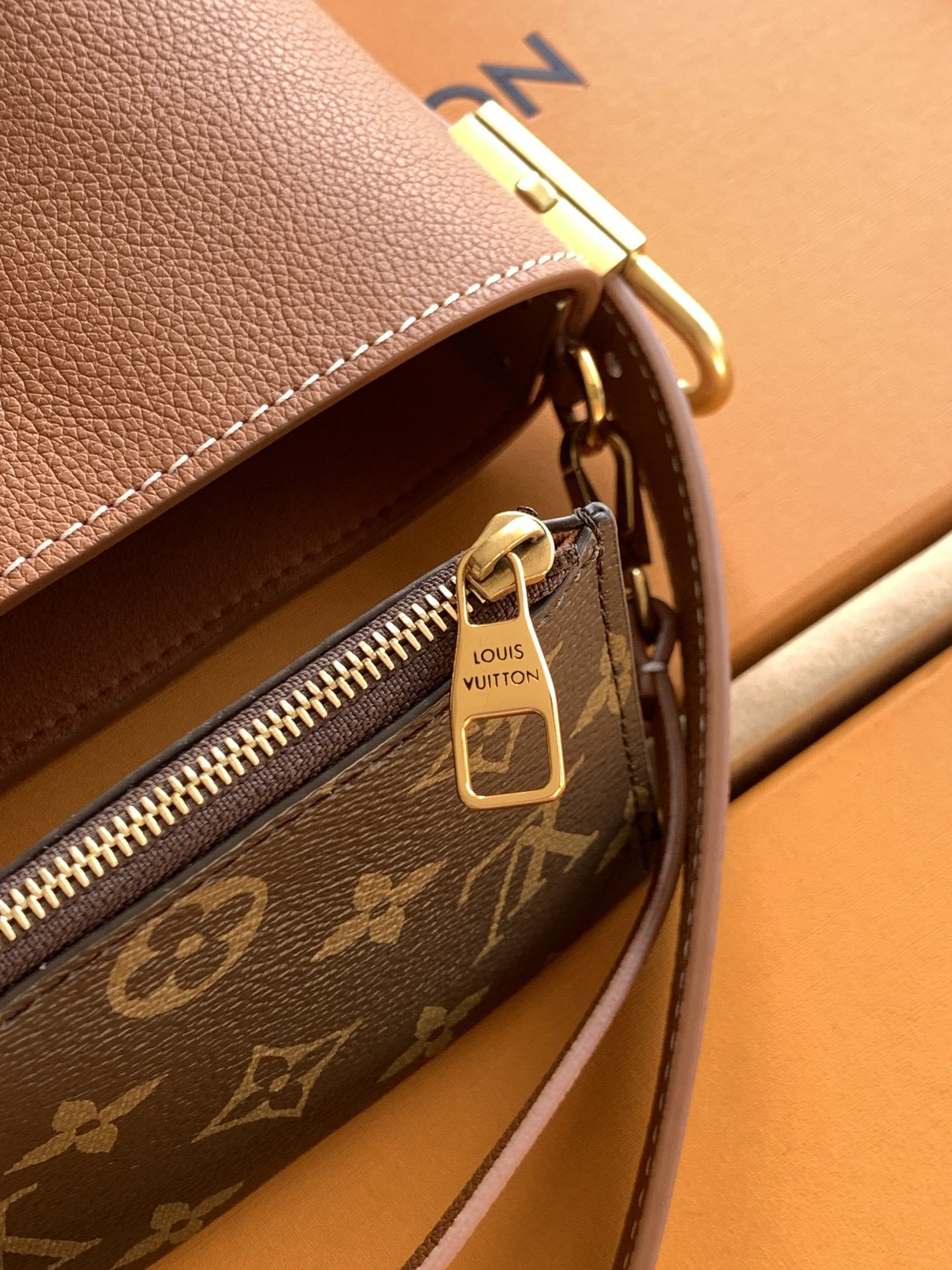 【特级MB163c芯片版原厂皮】LOW KEY ALL IN BB 手袋型号:M14416焦糖色材料:A