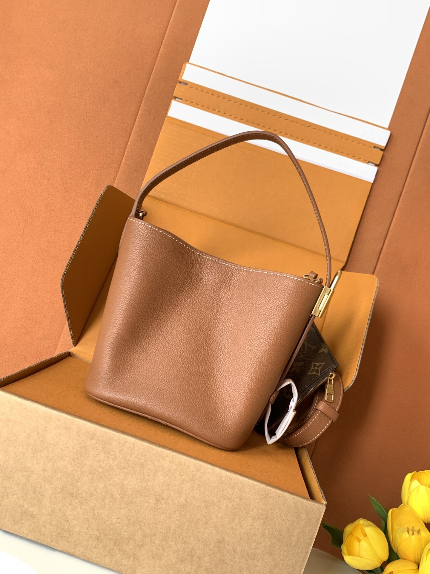 【特级MB163c芯片版原厂皮】LOW KEY ALL IN BB 手袋型号:M14416焦糖色材料:A