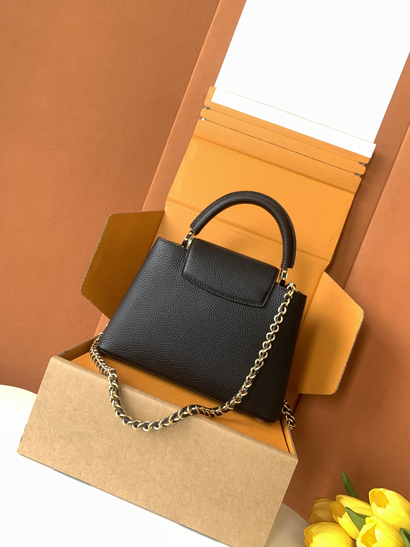 特级全钢 M10168黑色金 本款Capucines Nano手袋出自Capucines Flower