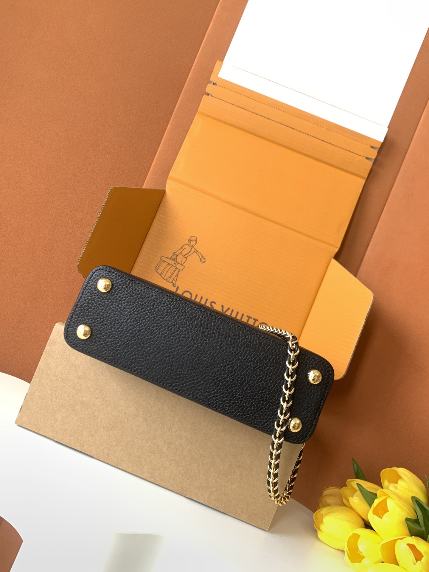 特级全钢 M10168黑色金 本款Capucines Nano手袋出自Capucines Flower