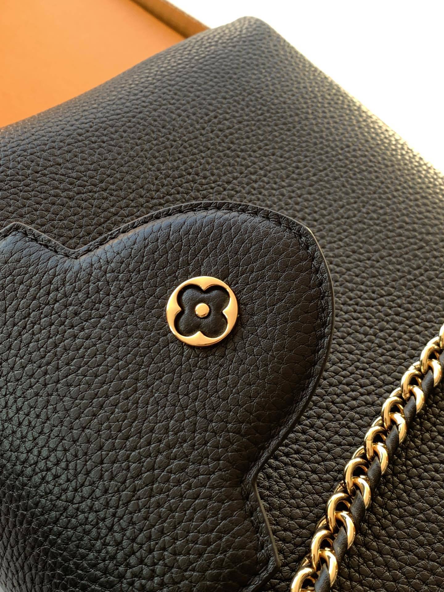 特级全钢 M10168黑色金 本款Capucines Nano手袋出自Capucines Flower