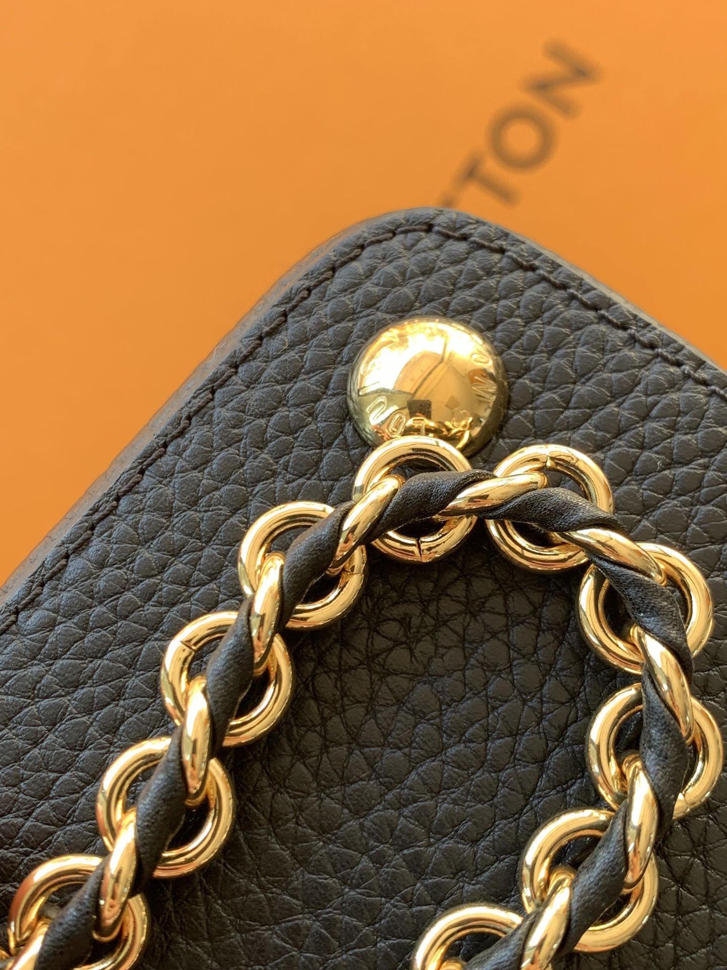 特级全钢 M10168黑色金 本款Capucines Nano手袋出自Capucines Flower