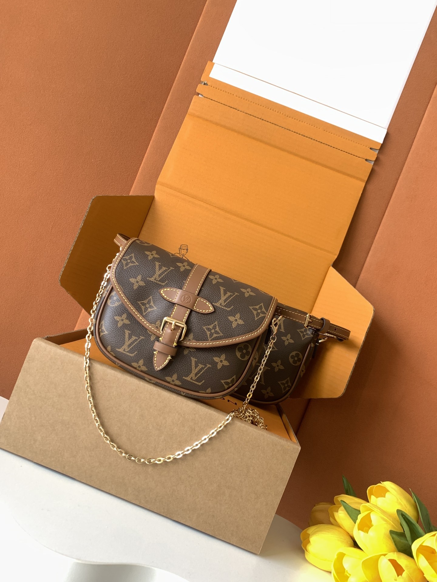 特级全钢 变码芯片M26592双子星2025 秋冬新款 Duo BB 手袋以焕然一新的廓形,将别致设计与