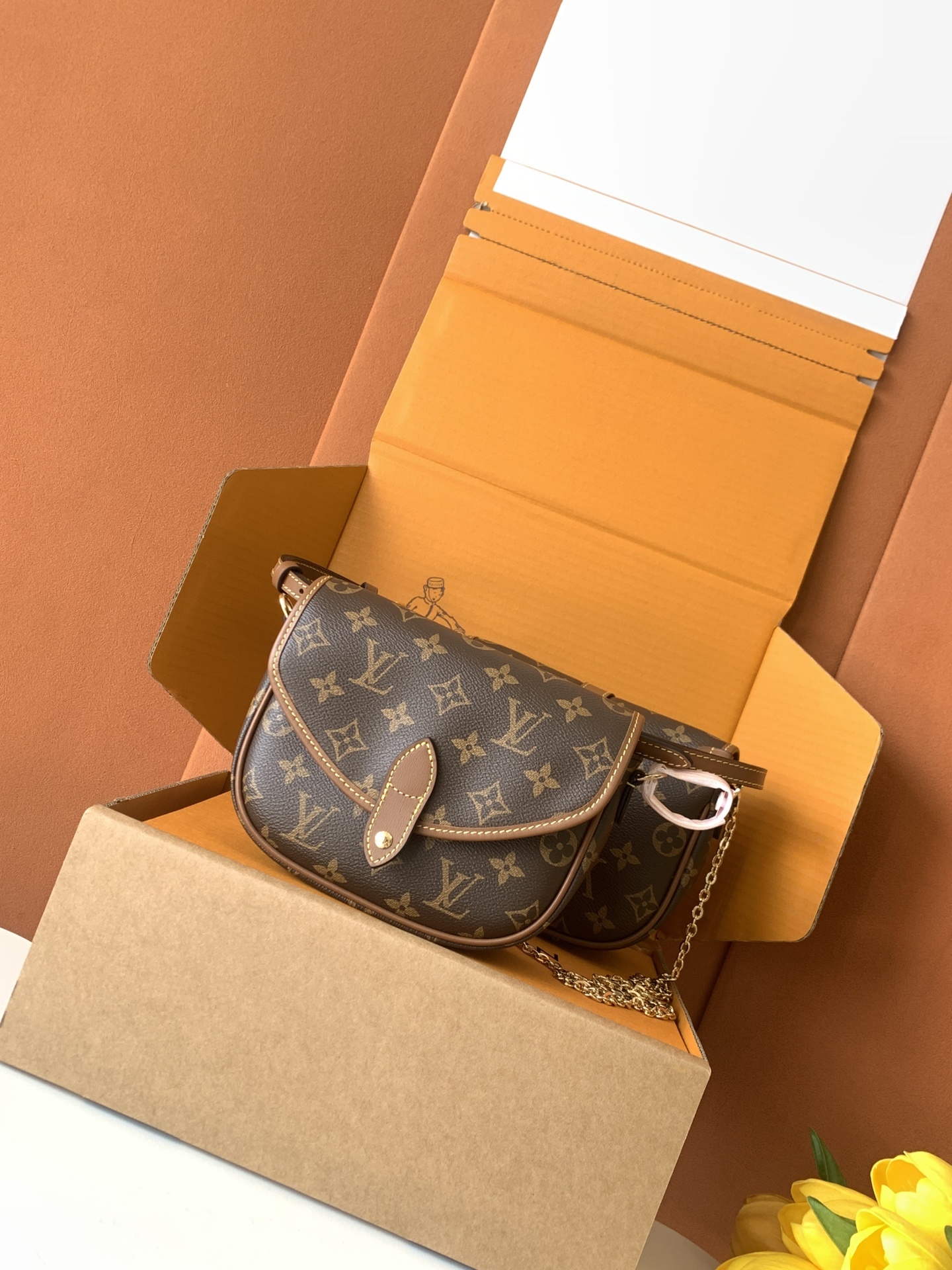 特级全钢 变码芯片M26592双子星2025 秋冬新款 Duo BB 手袋以焕然一新的廓形,将别致设计与