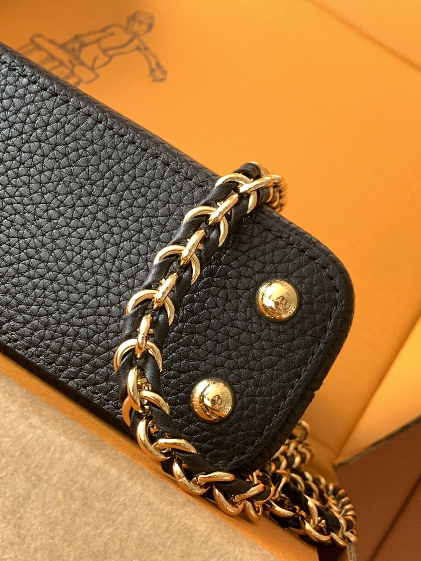 特级全钢 M10166黑色金本款超迷你Capucines Nano手袋出自Capucines Flowe