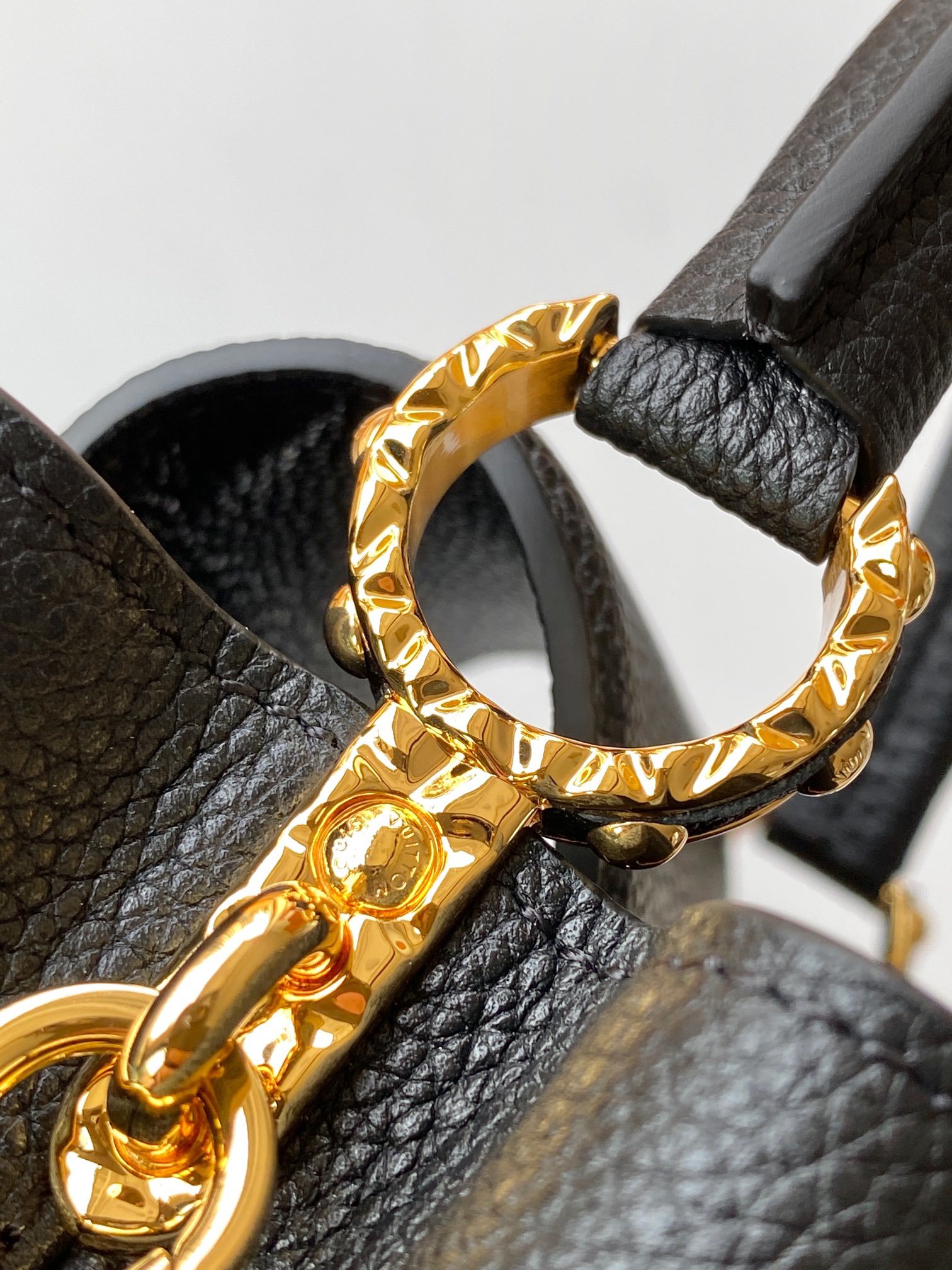 【全钢五金 变码芯片】特级配全套包装 CAPUCINES EAST WEST 迷你手袋 款号M24671