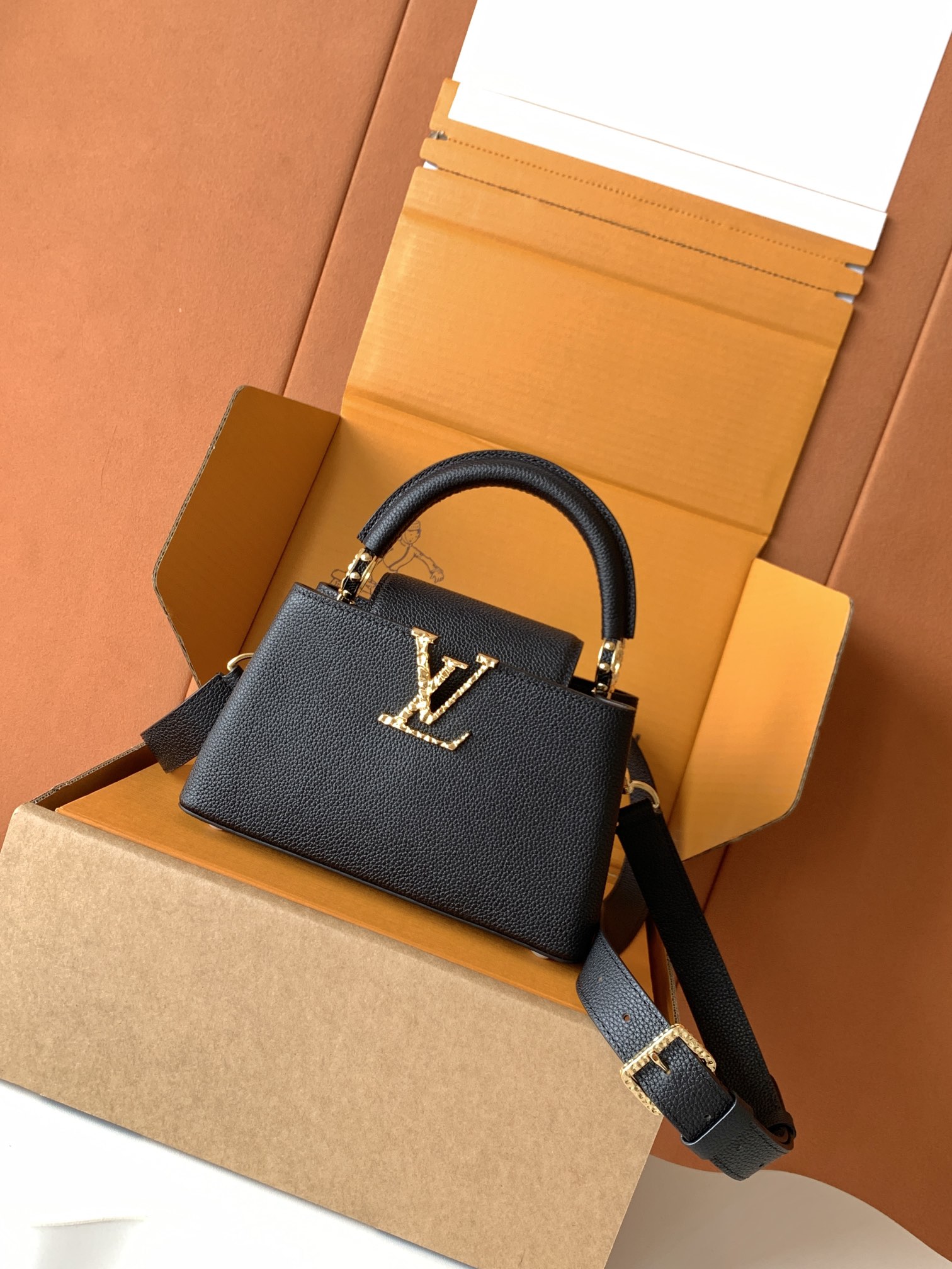 【全钢五金 变码芯片】特级配全套包装 CAPUCINES EAST WEST 迷你手袋 款号M24671