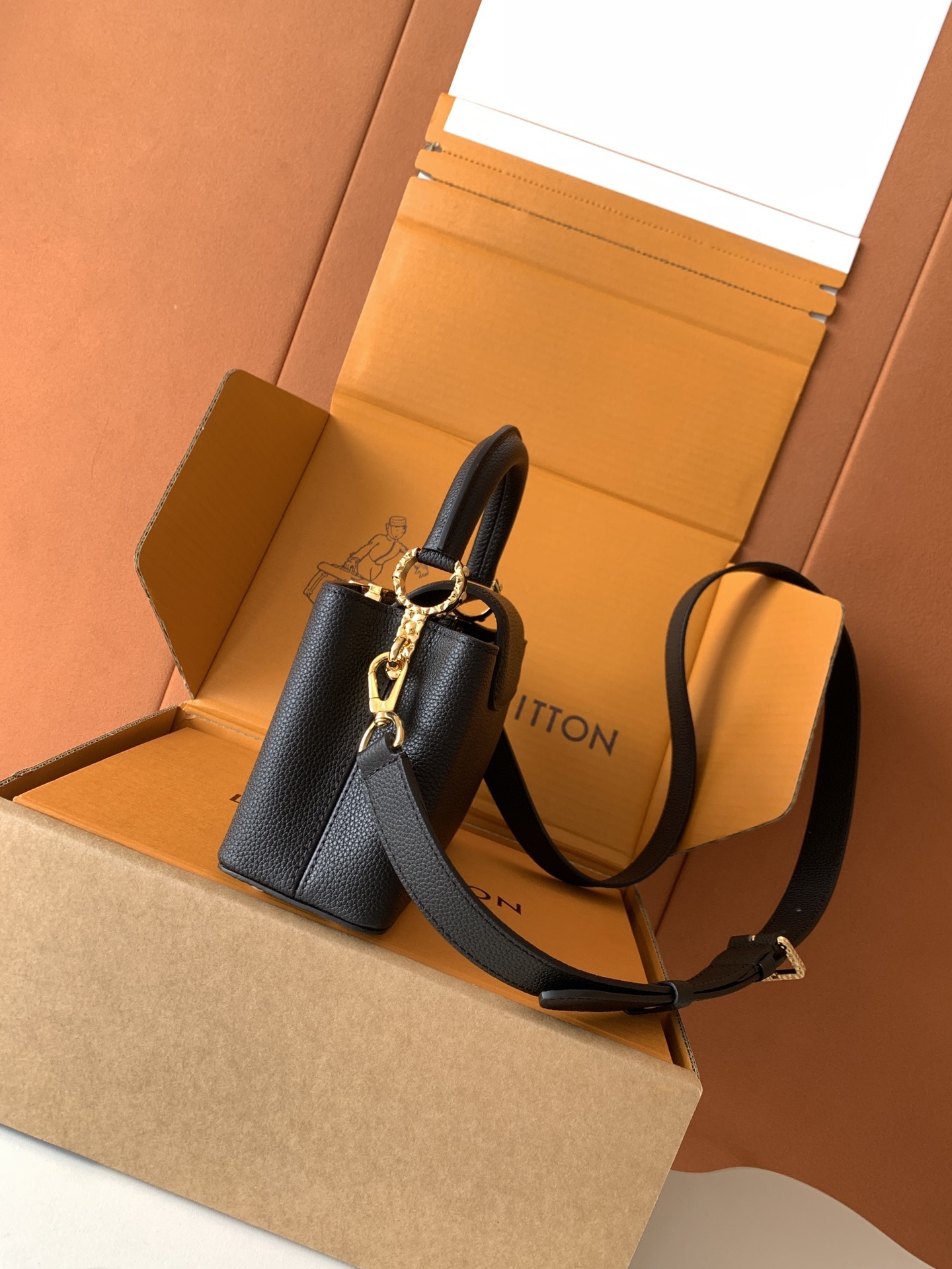 【全钢五金 变码芯片】特级配全套包装 CAPUCINES EAST WEST 迷你手袋 款号M24671