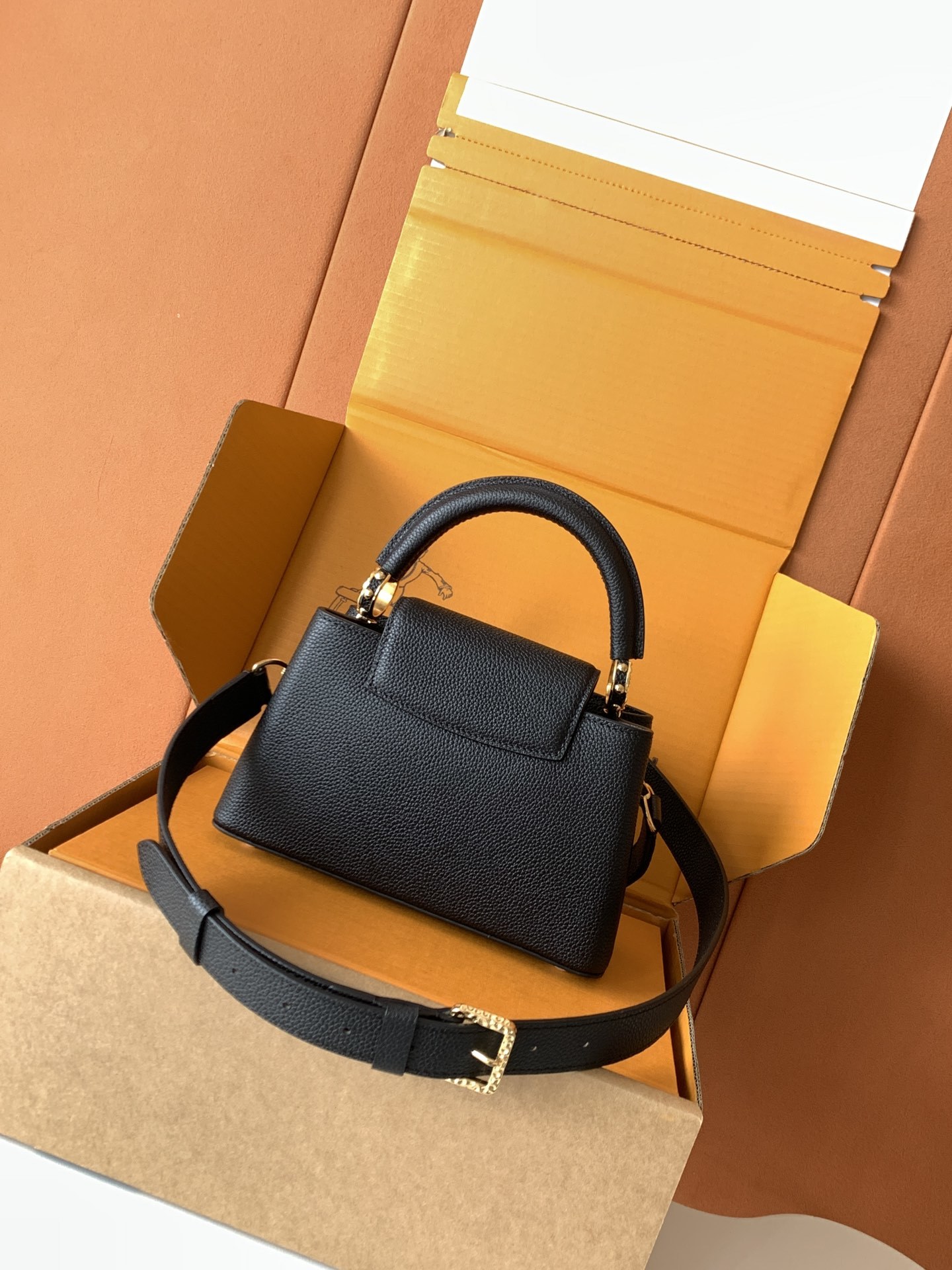 【全钢五金 变码芯片】特级配全套包装 CAPUCINES EAST WEST 迷你手袋 款号M24671