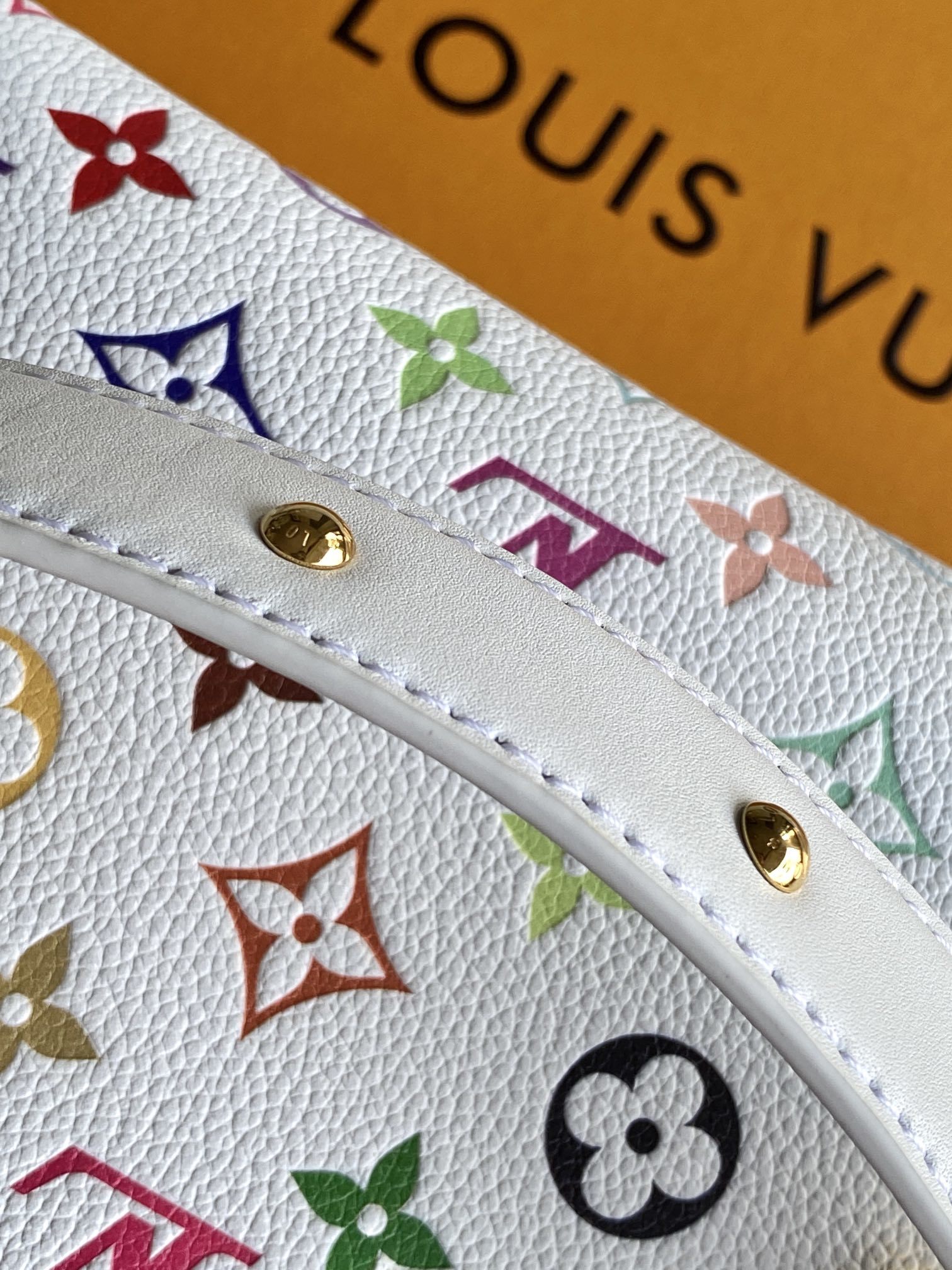 M14046私品(163动态UID )进口菱形面料 (品质第九次升级,进口原厂皮.专柜同步,动态电子芯片