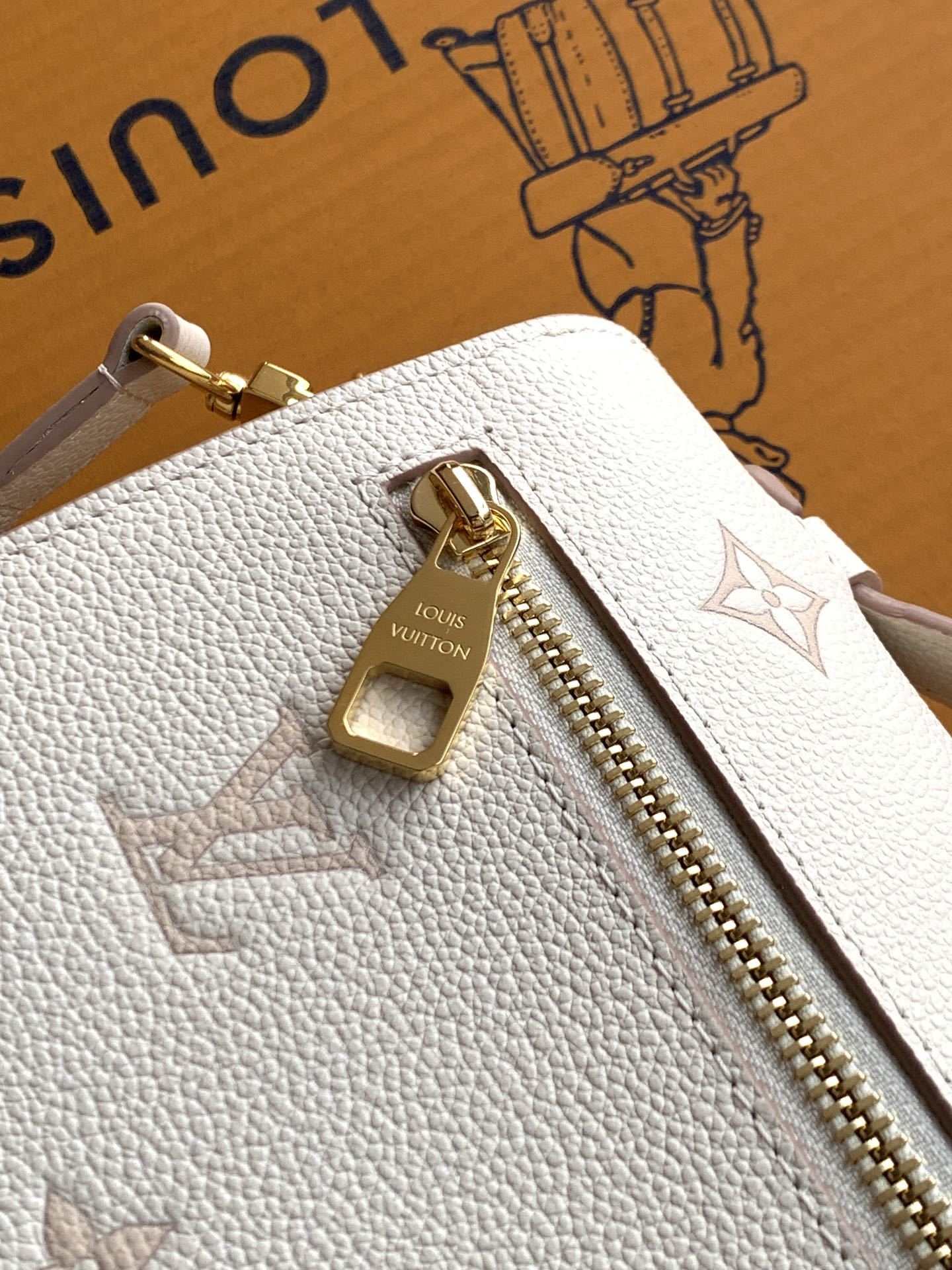 特级全钢变码芯片M14977奶油色 全皮邮差包 NEW Métis Pouch 邮差包 这个版本的Poc