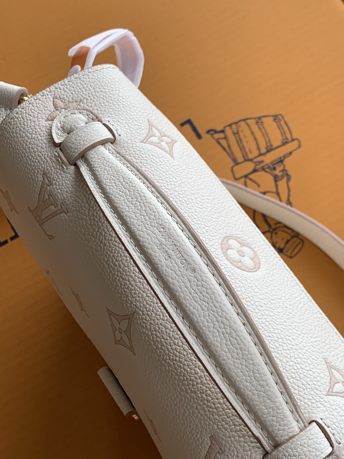 特级全钢变码芯片M14977奶油色 全皮邮差包 NEW Métis Pouch 邮差包 这个版本的Poc