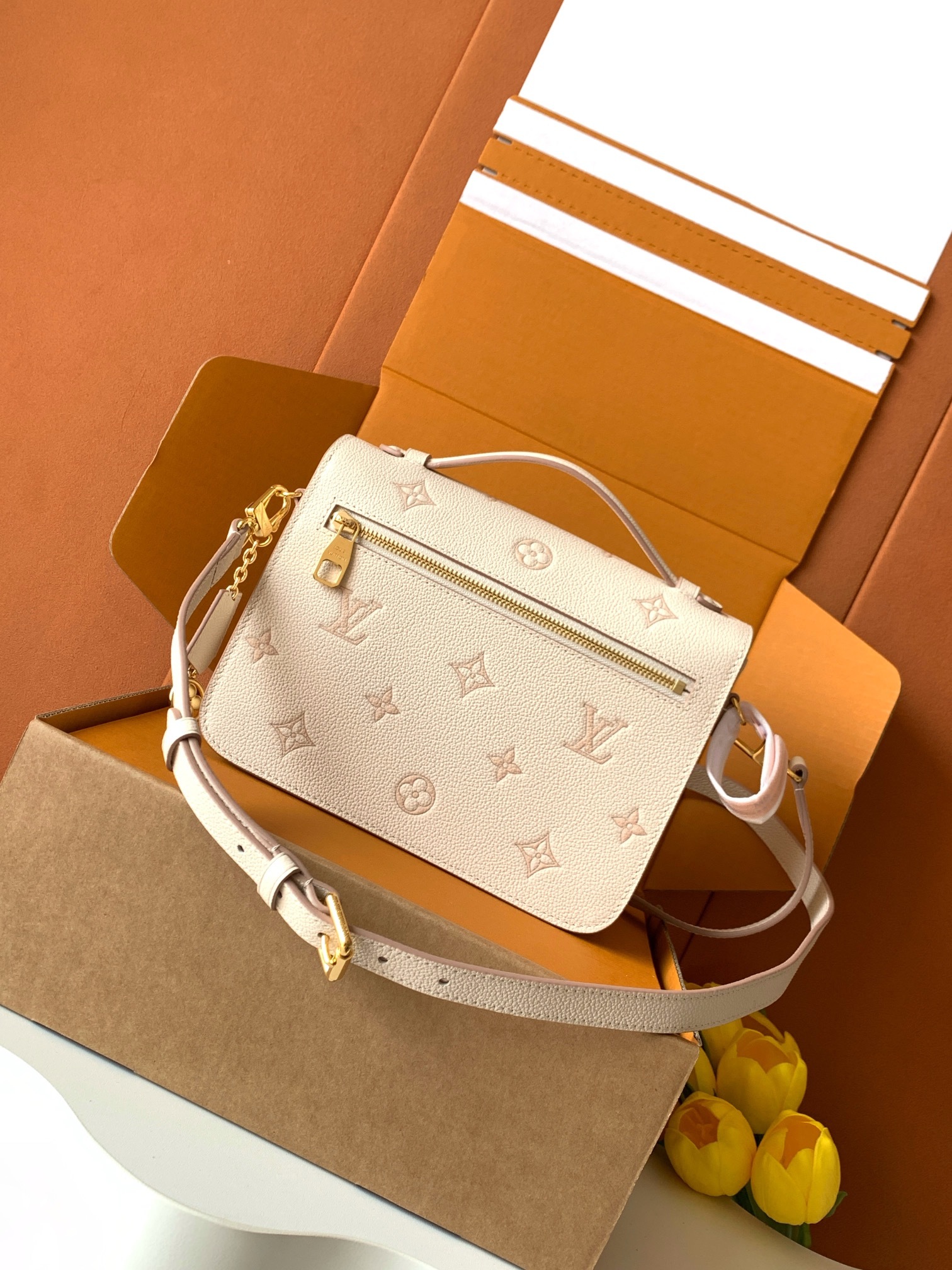 特级全钢变码芯片M14977奶油色 全皮邮差包 NEW Métis Pouch 邮差包 这个版本的Poc