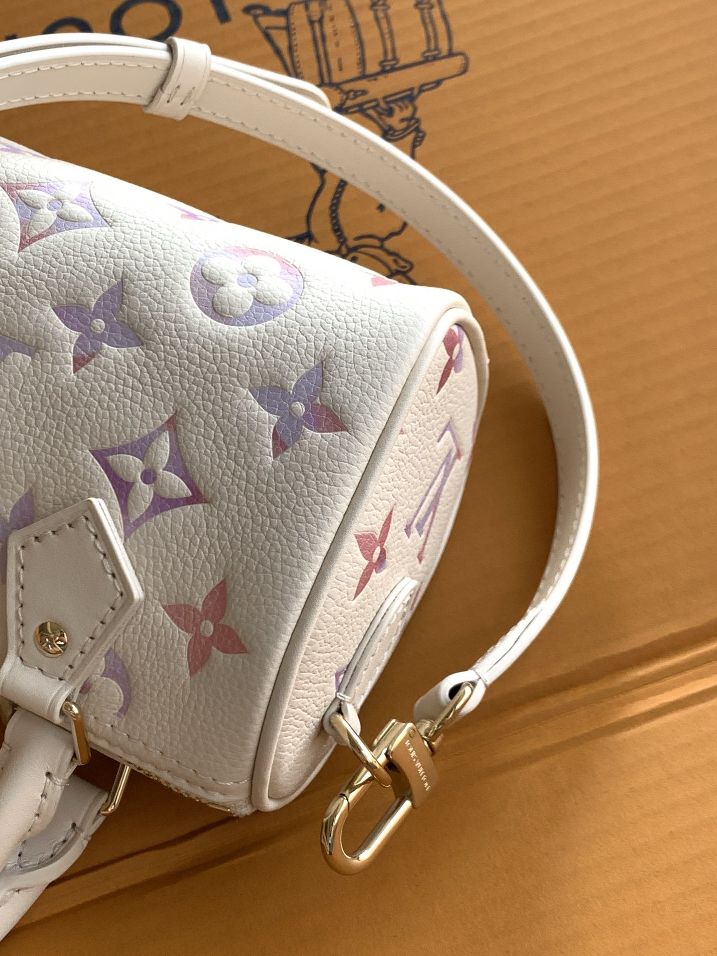 【特级MB163c芯片版原厂皮】本款 Nano Speedy 手袋型号:M25591材料:A级全钢五金,