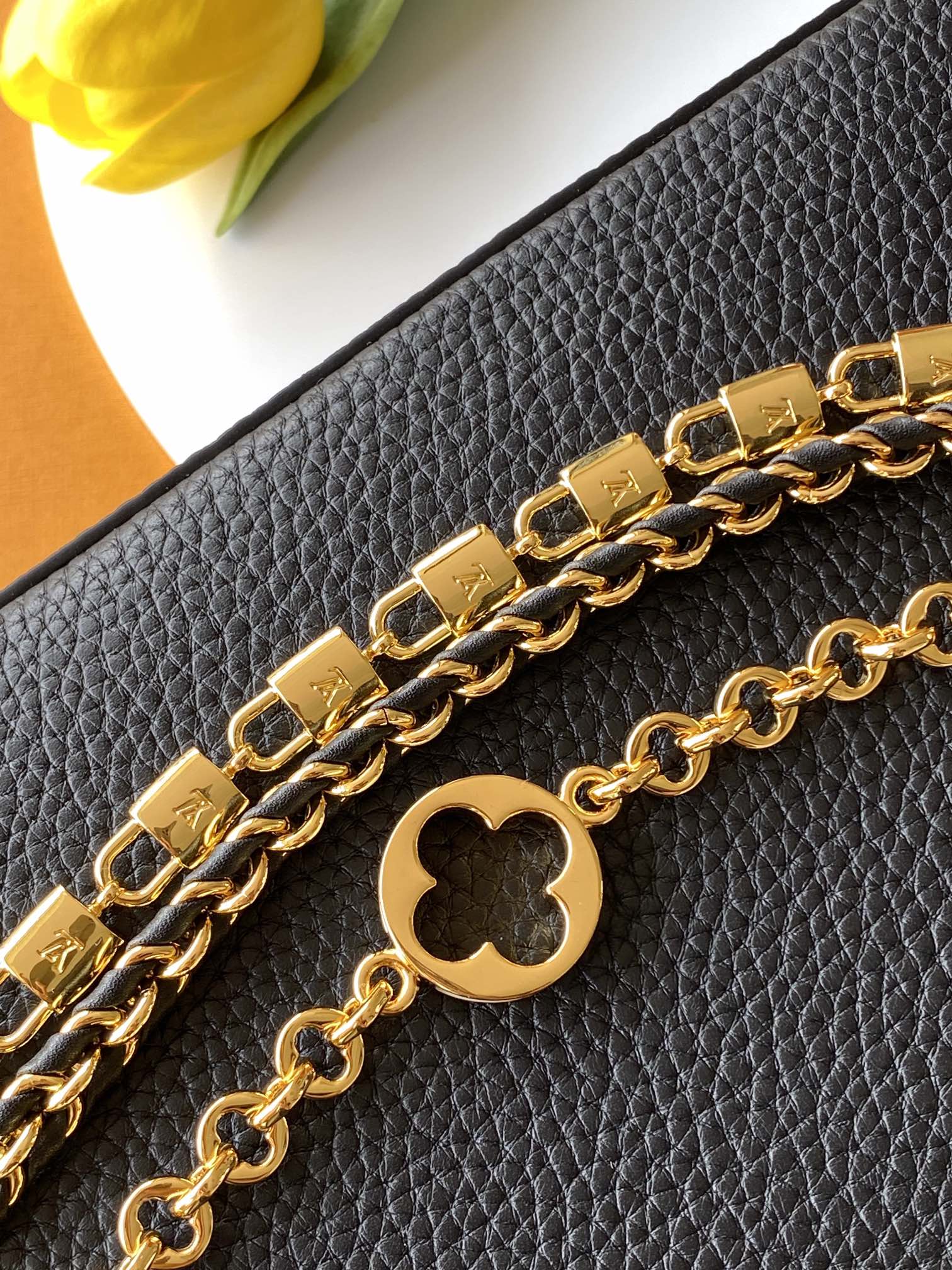 Louis Vuitton 全钢 M12345 黑色金 进口牛皮动态芯片 本款 Capucines BB 手袋出自 Trilogy 系列
