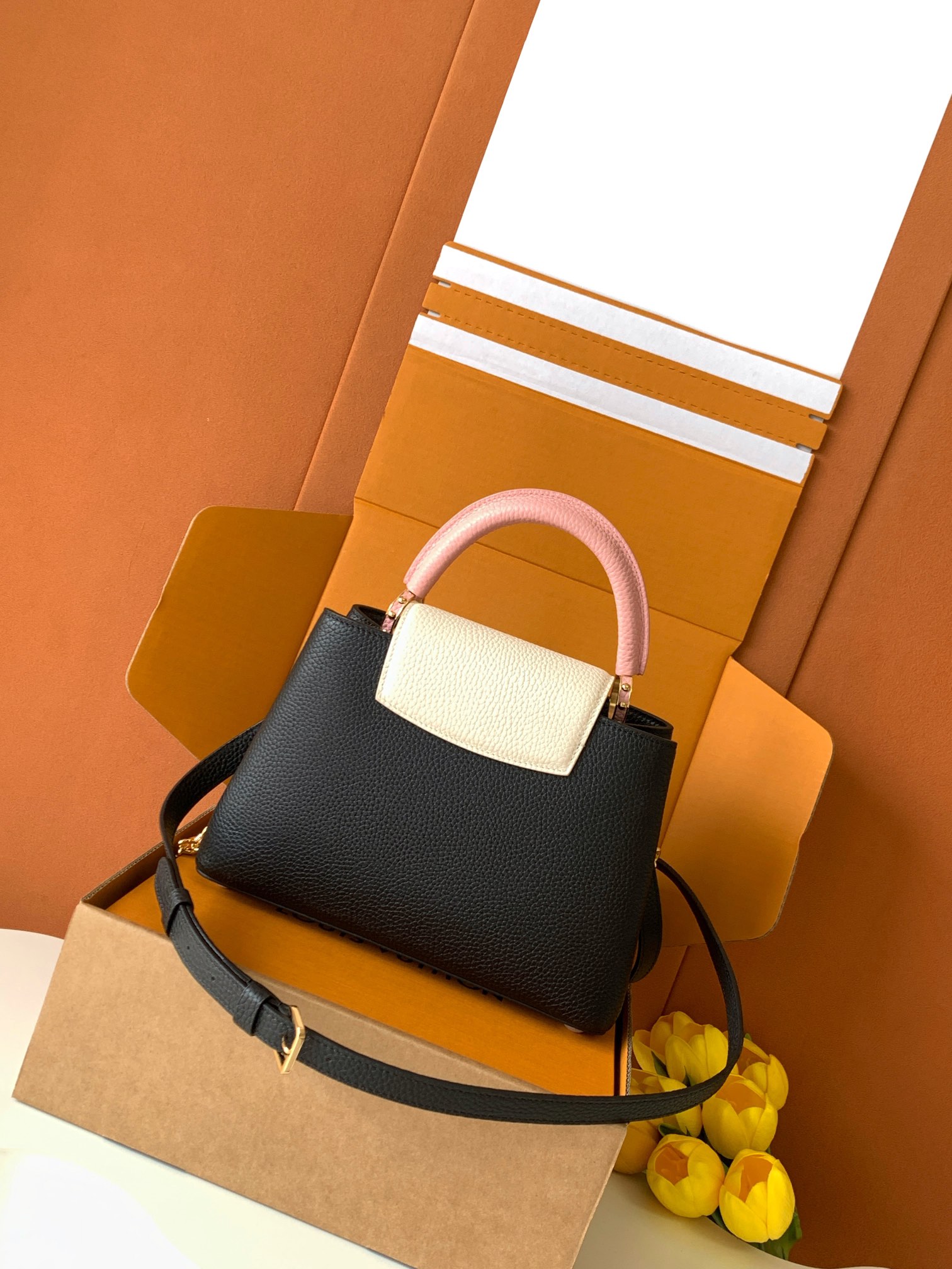 Louis Vuitton 全钢 M20844进口牛皮黑色配浅樱花粉色花卉三拼