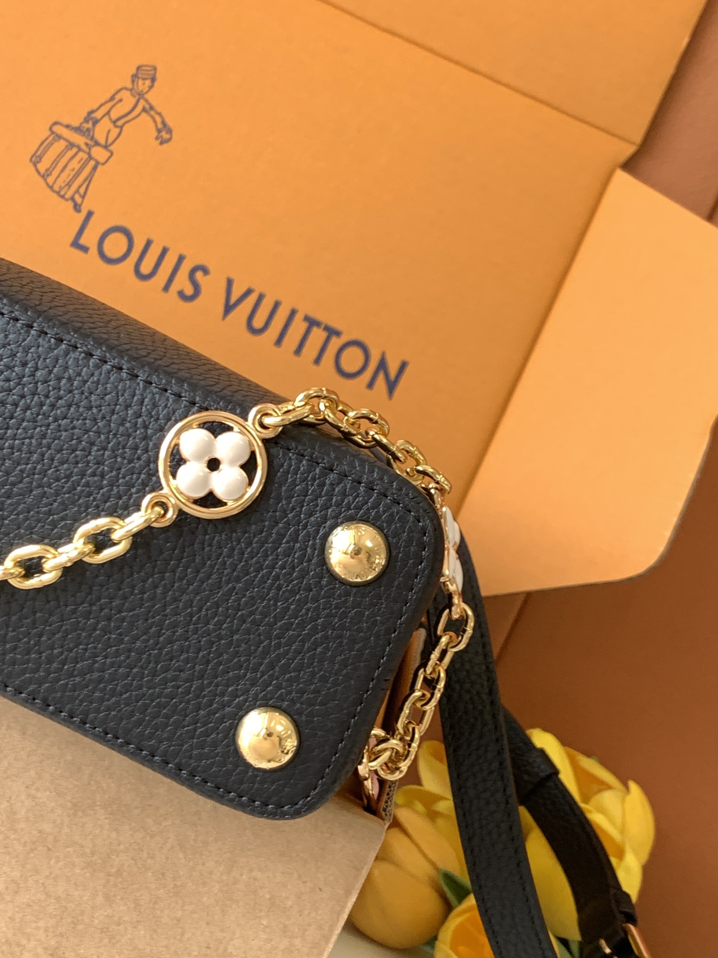 Louis Vuitton 全钢 M20844进口牛皮黑色配浅樱花粉色花卉三拼