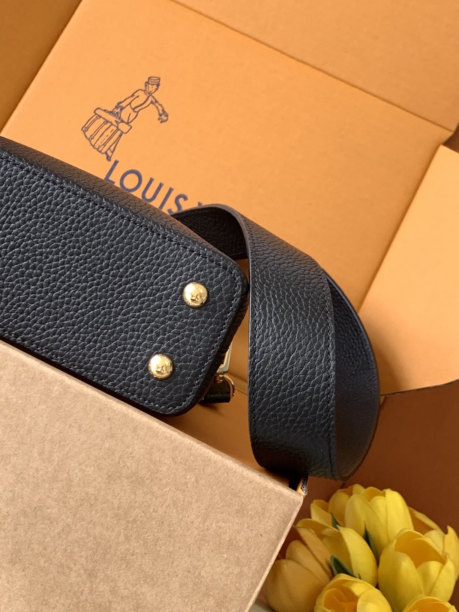 【特级MB芯片版原厂皮】Capucines 迷你 黑色配蟒蛇金型号:M81410黑色蟒蛇动态芯片版材料: