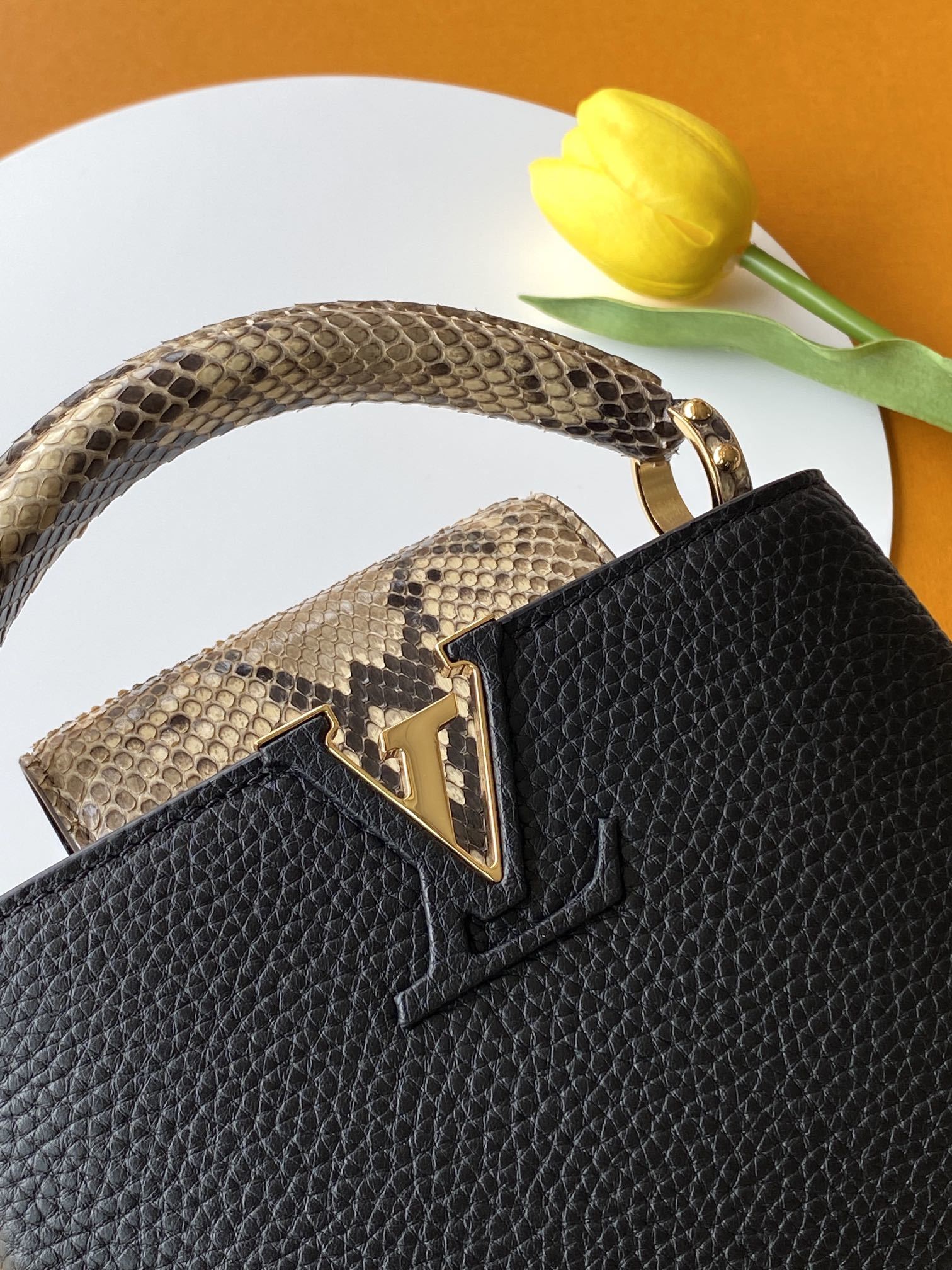 【特级MB芯片版原厂皮】Capucines 迷你 黑色配蟒蛇金型号:M81410黑色蟒蛇动态芯片版材料: